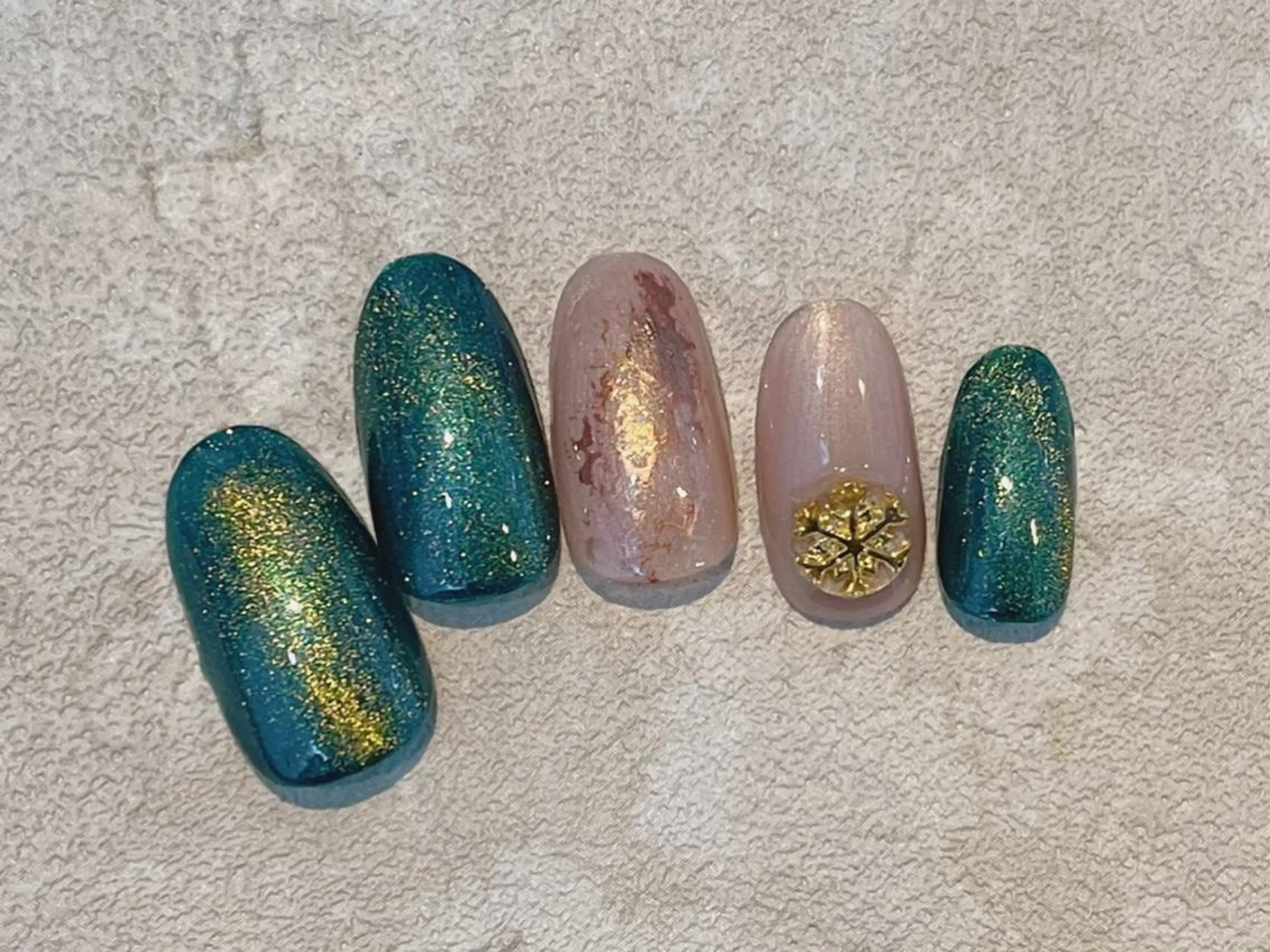 ネイル グリーン 冬ネイル ハンドネイル Nail Katoのネイルデザイン