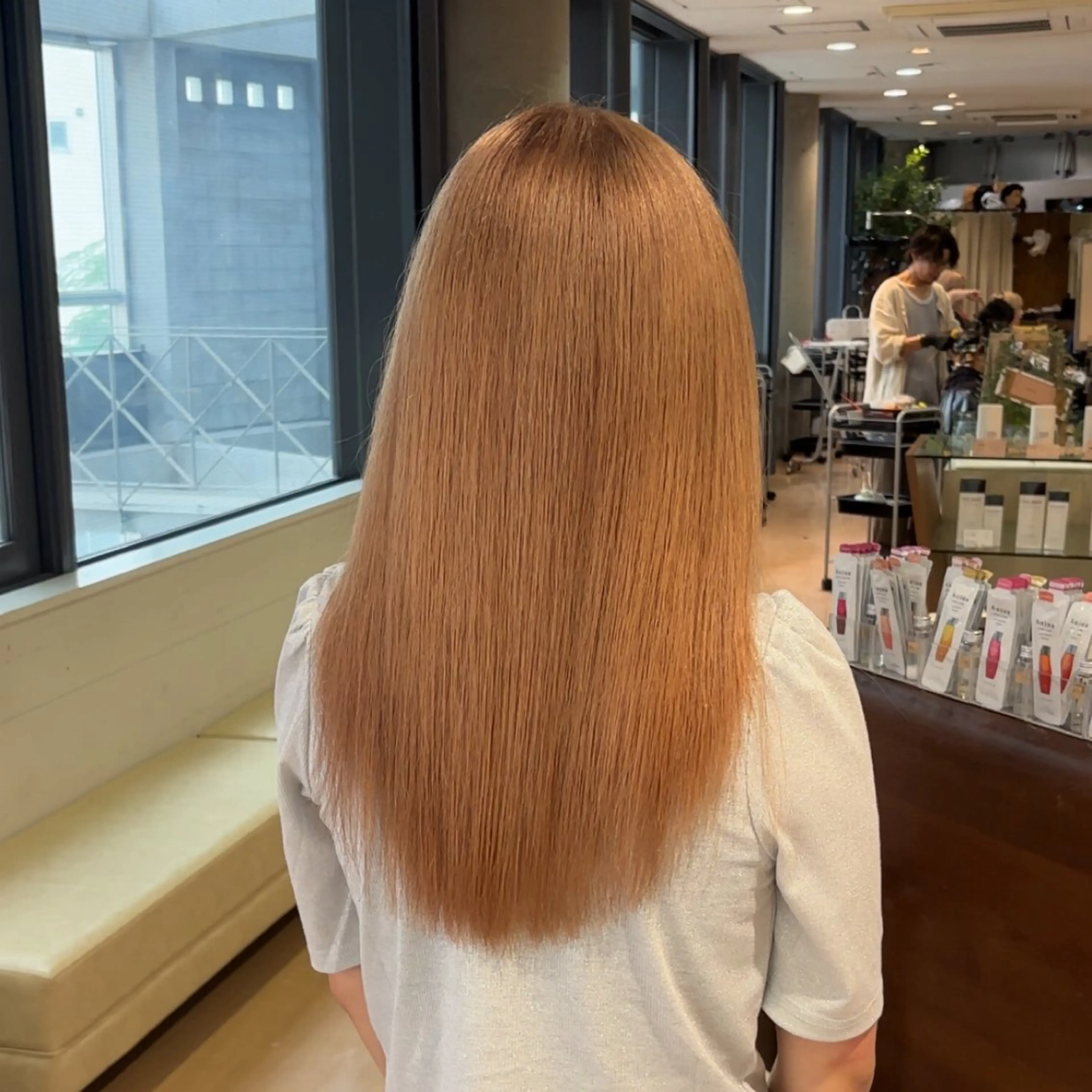 セミロング カラー 縮毛矯正 ✨️透明感カラーのヘアスタイル