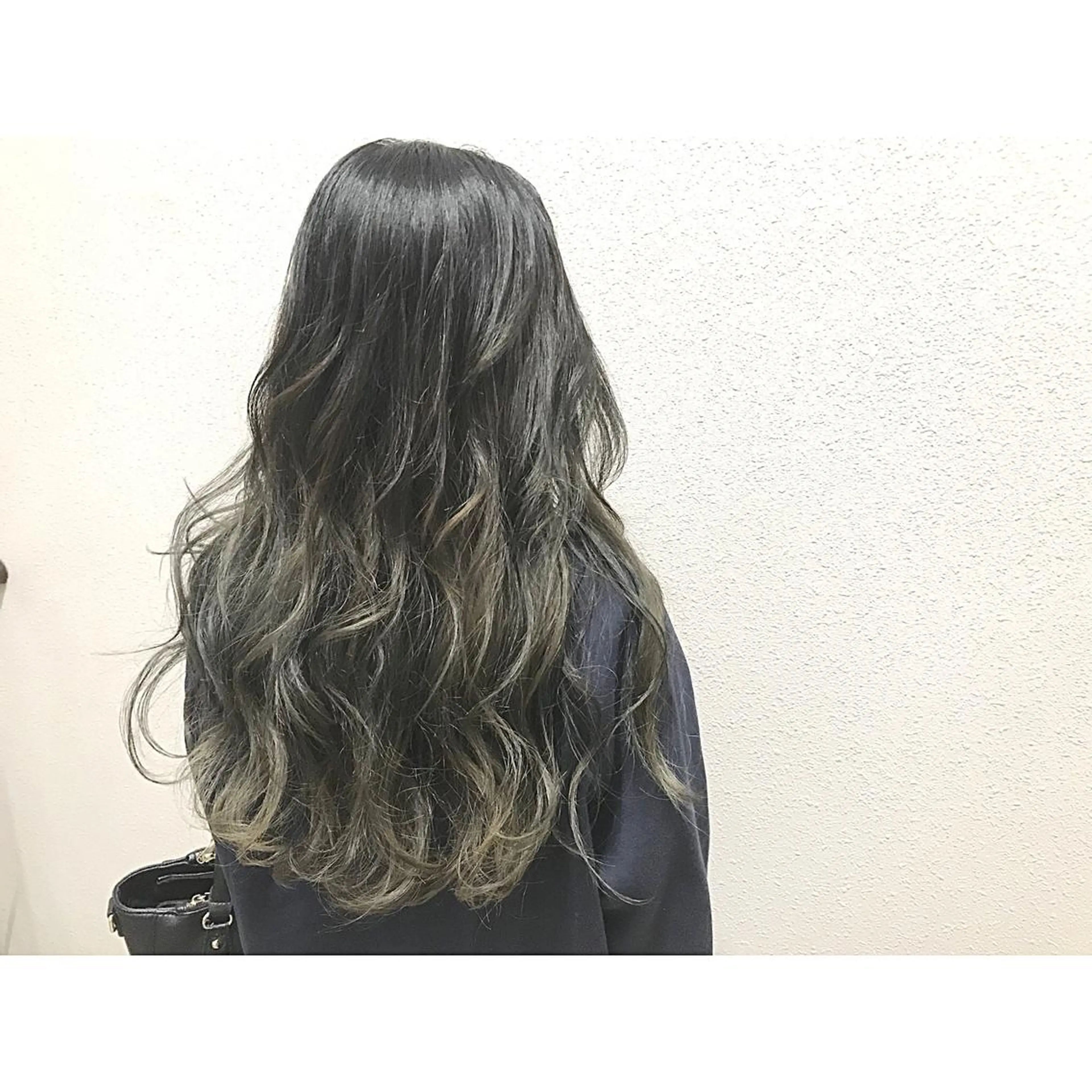 ロング カラー アディクシーカラー グラデーションカラー 荒木 拓也のヘアスタイル