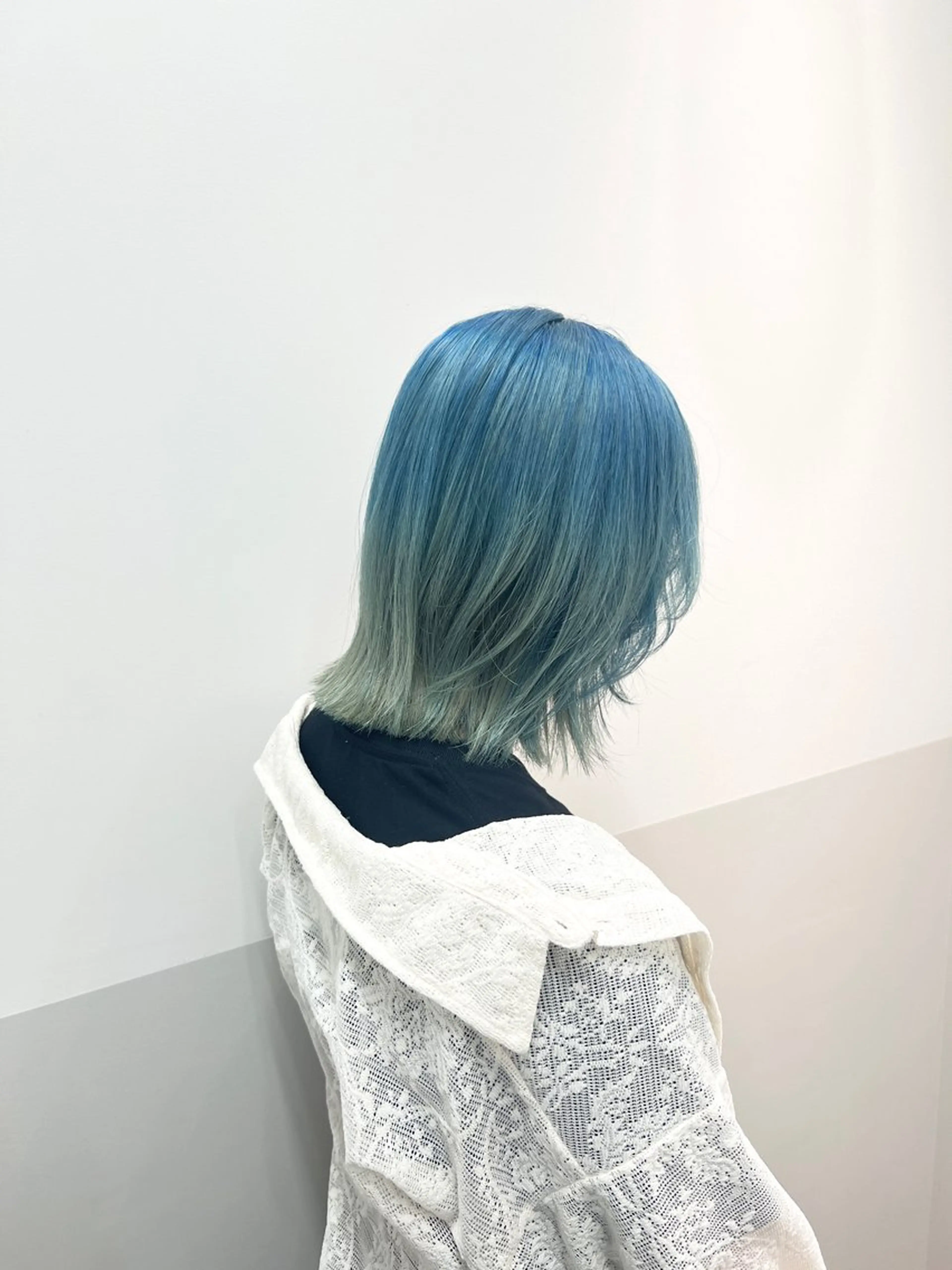 ミディアム カラー ヘアアレンジ ブリーチ ブルーカラー デザインカラー グラデーションカラー トリートメント ヘアカラー SALOWIN川崎所属・似合わせレイヤー♡ 美髪縮毛矯正♡ミナエのヘアスタイル