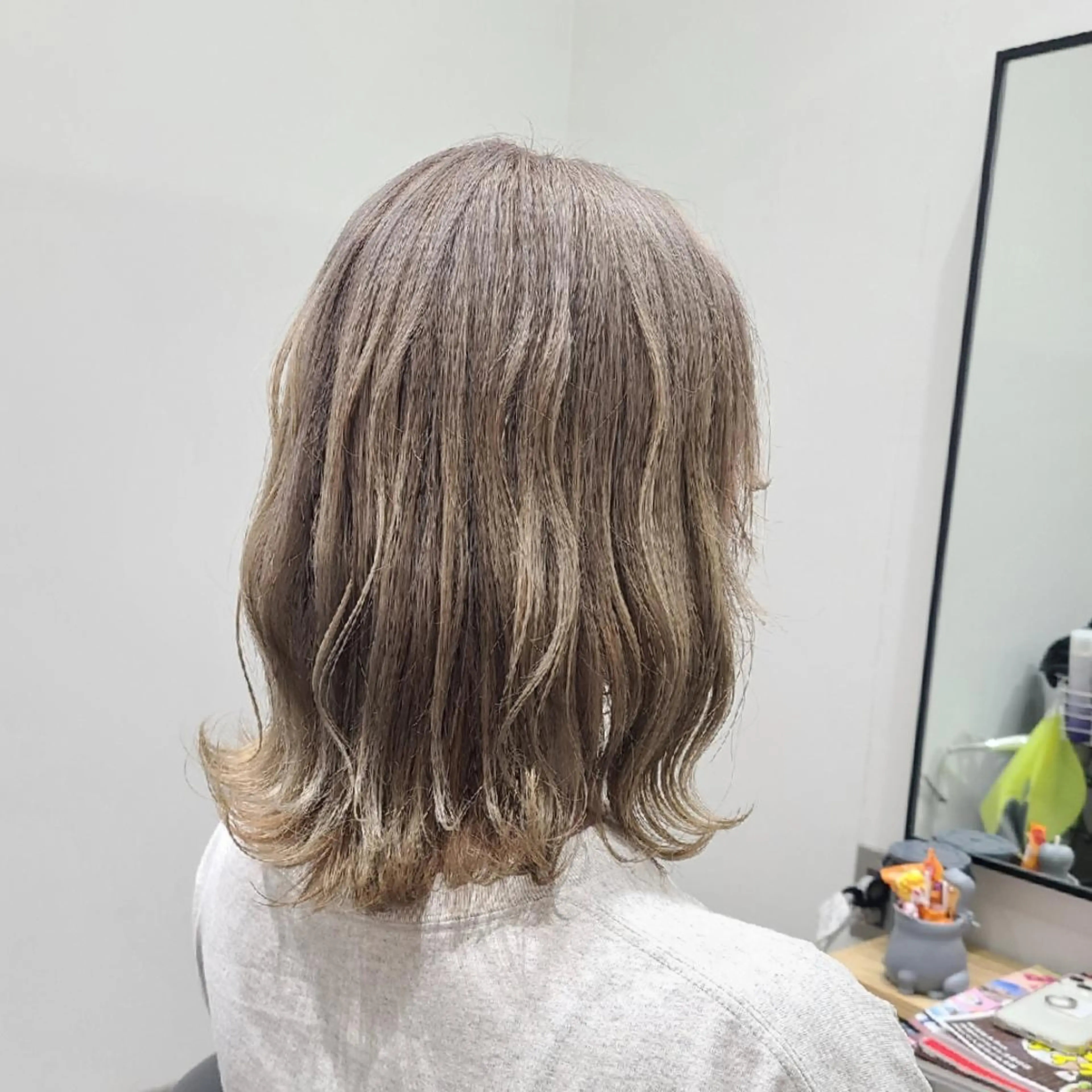 ミディアム GO TODAYシェアサロン岡山店所属・🎗️髪質改善・美髪 艶髪🥇小西邦生のヘアスタイル