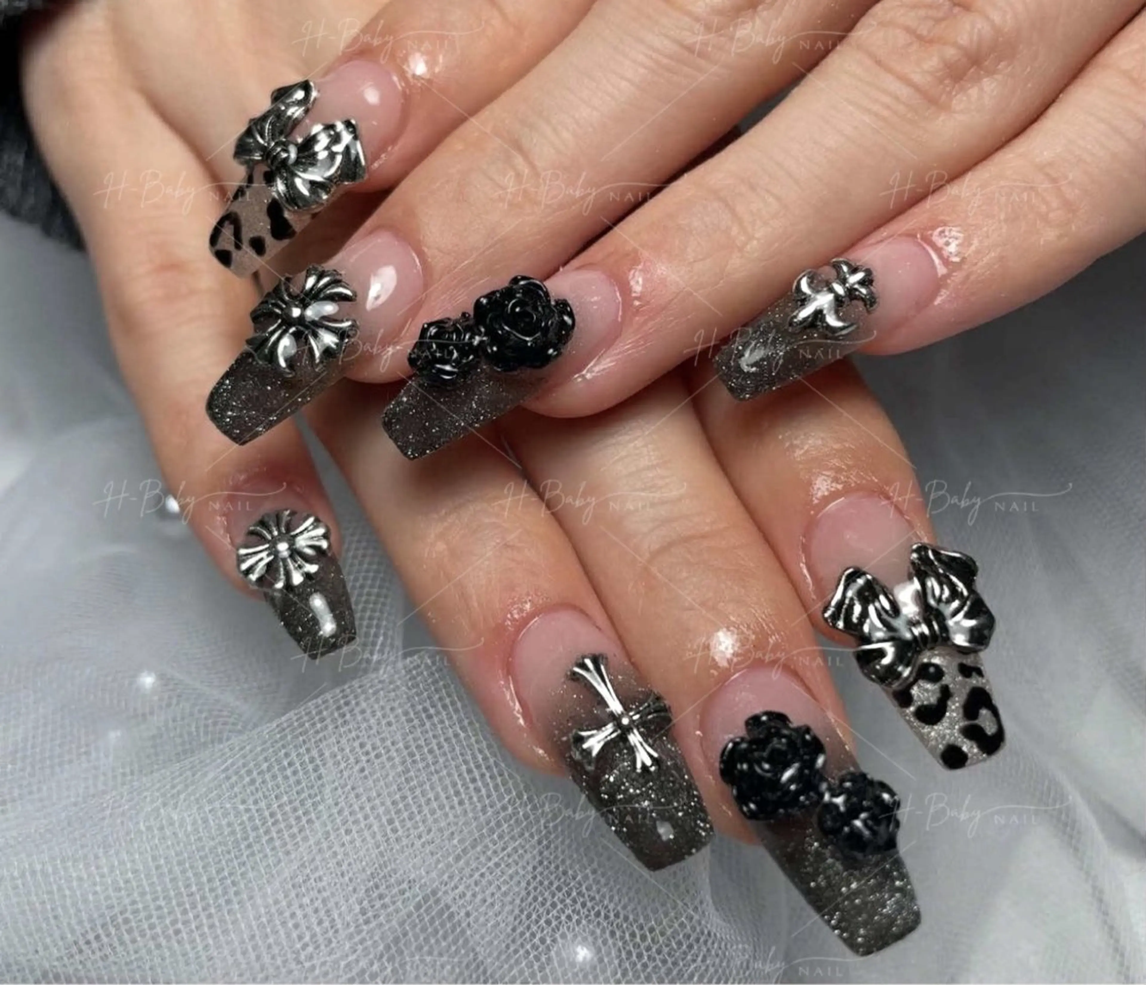 ネイル オーロラネイル フレンチネイル ジェルネイル ハロウィン キラキラネイル ハンドネイル H.baby Nail Salonのネイルデザイン