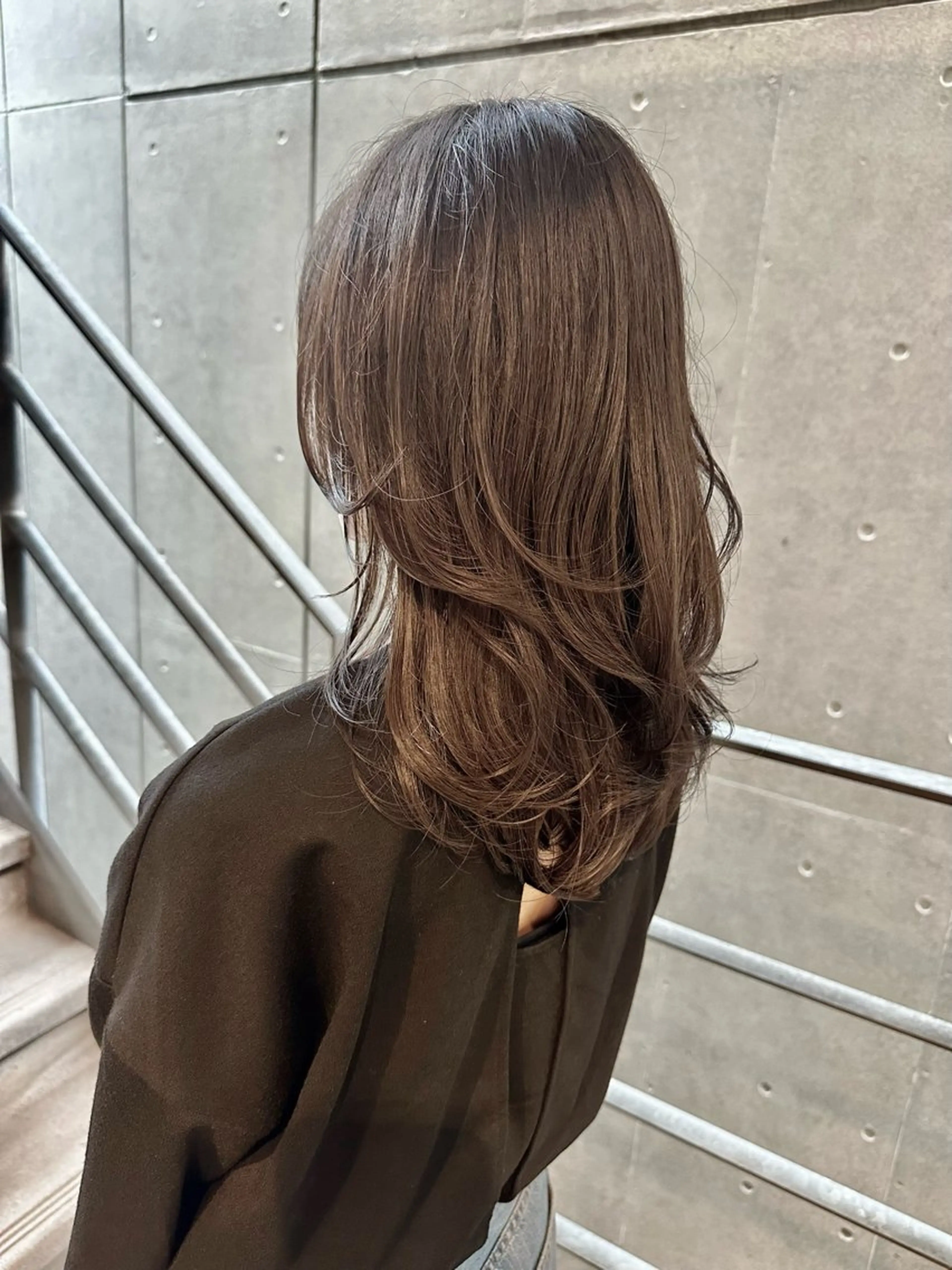 ミディアム カラー パーマ ヘアアレンジ ミディアムレイヤー グレージュ レイヤーカット カット ヘアカラー トリートメント VIVIE【ヴィヴィ】所属・髪質改善/韓国風 レイヤー/田村祐樹のヘアスタイル