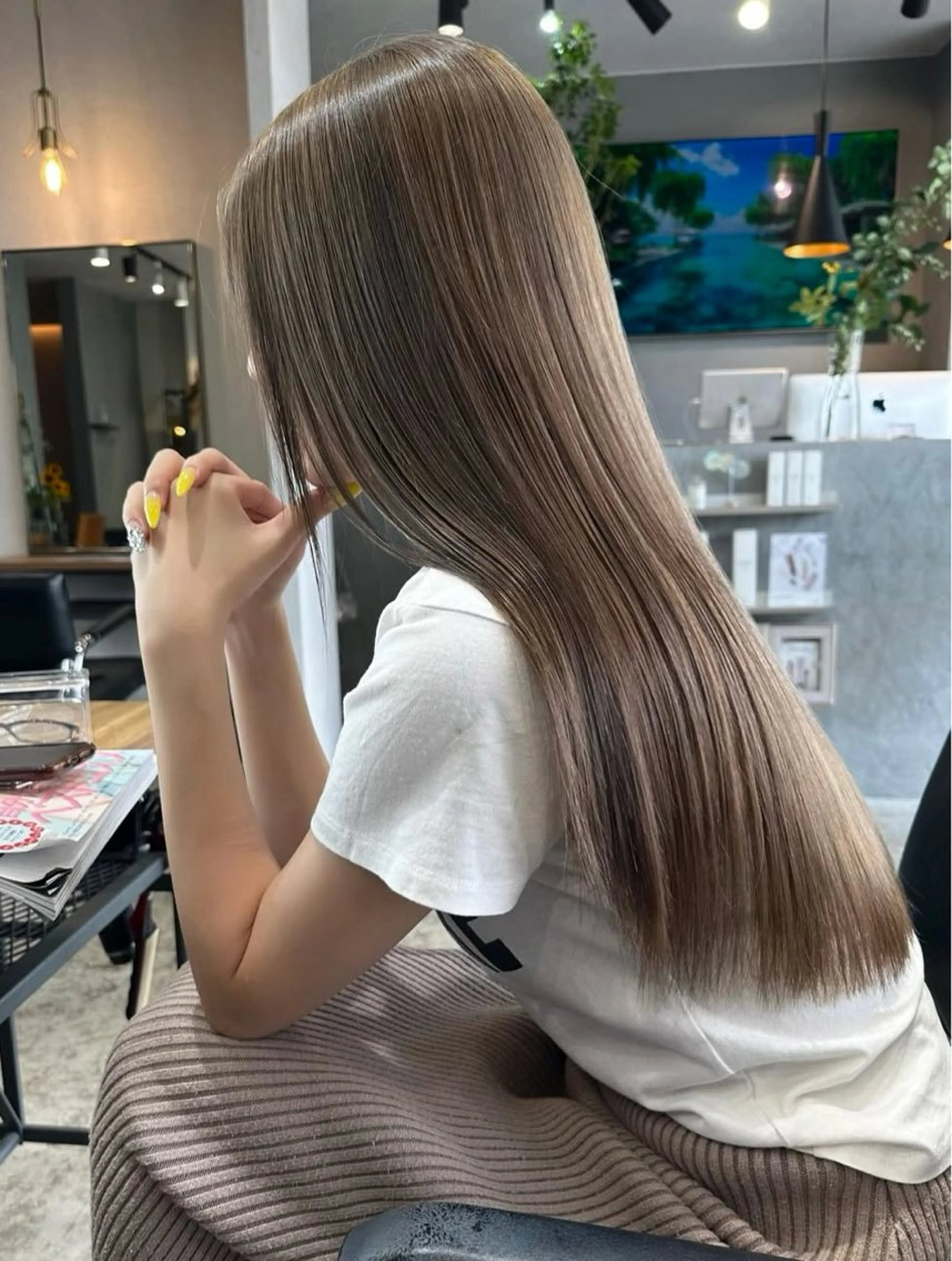 ロング カラー ベージュカラー ミルクティーベージュ カット ヘアカラー トリートメント un ジュリアのヘアスタイル
