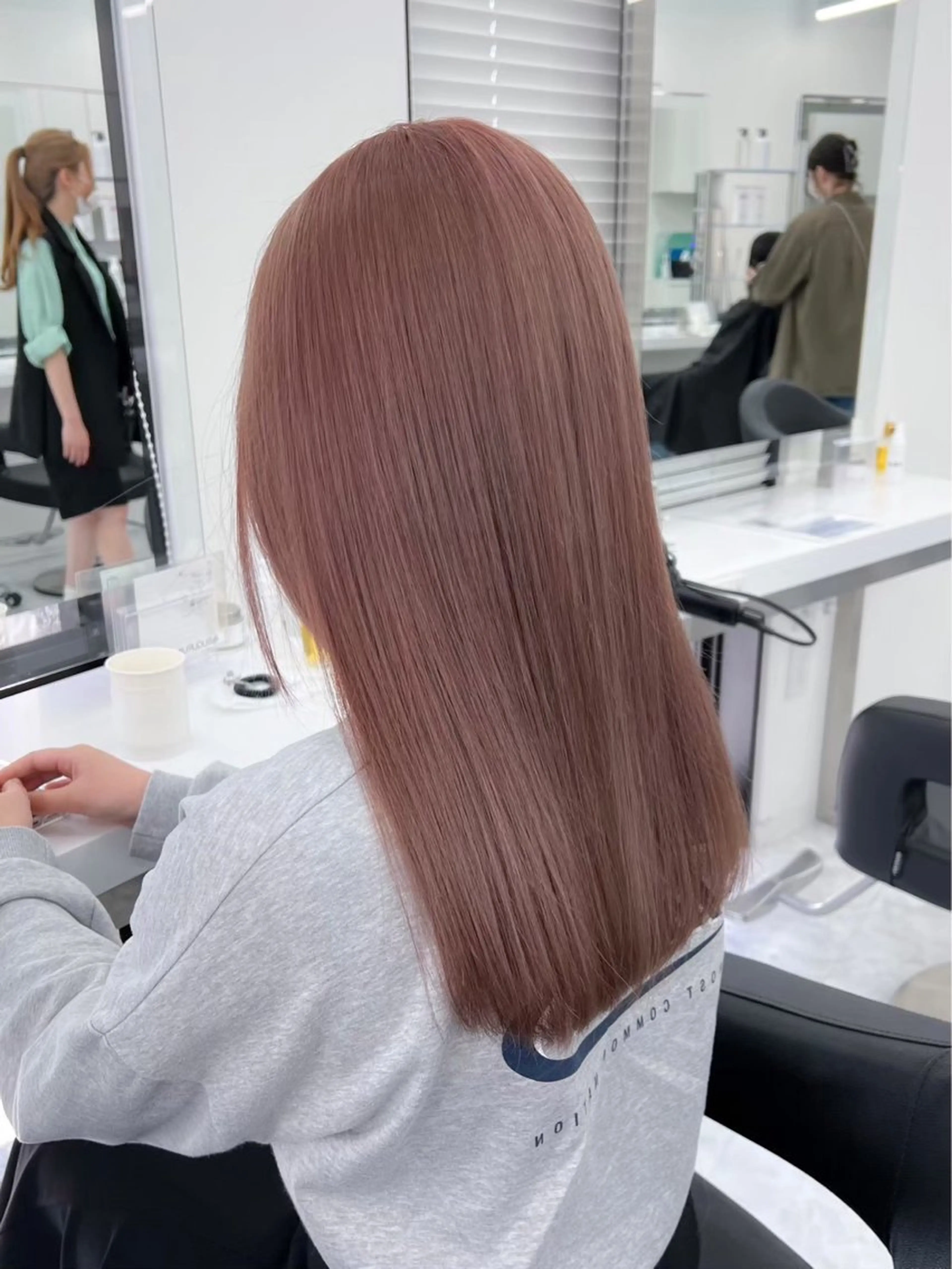 ロング ヘアカラー 大人上品🤍明るめ ベージュ🤍REOのヘアスタイル