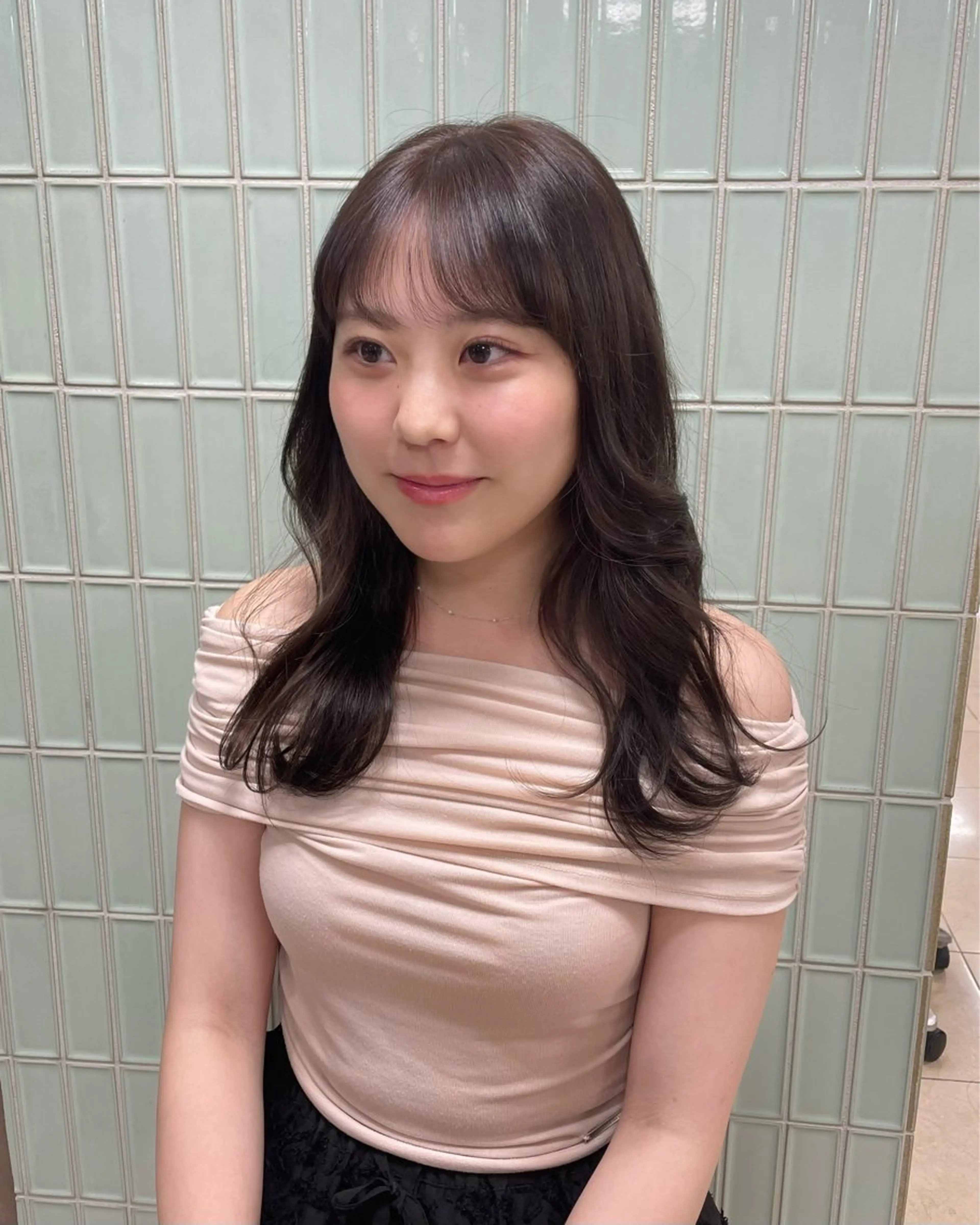 セミロング カラー グレージュ ピンクカラー 八木 唯菜のヘアスタイル