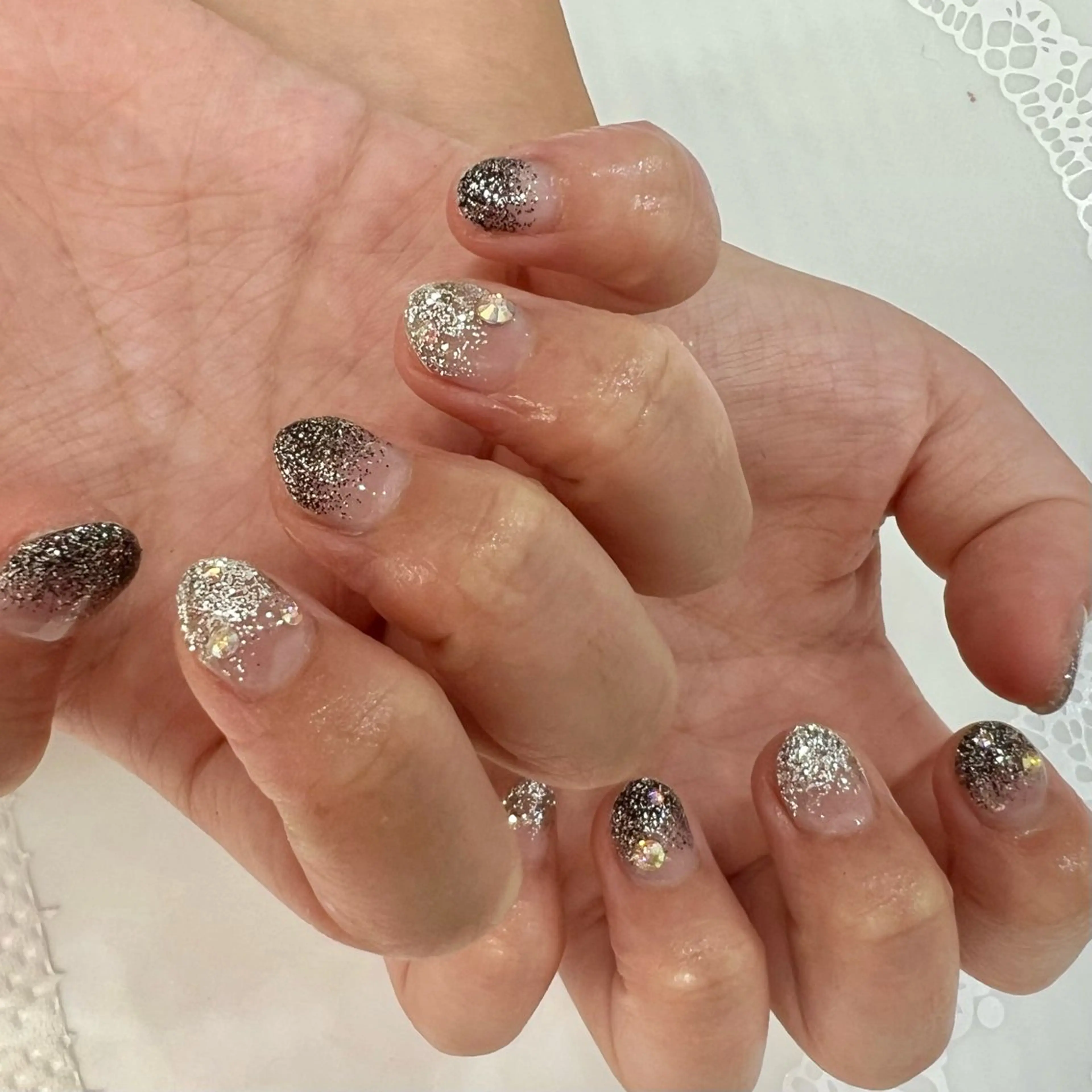 ネイル ラメ(グリッター) ラメグラデーション シルバー image 小玉莉乃のネイルデザイン
