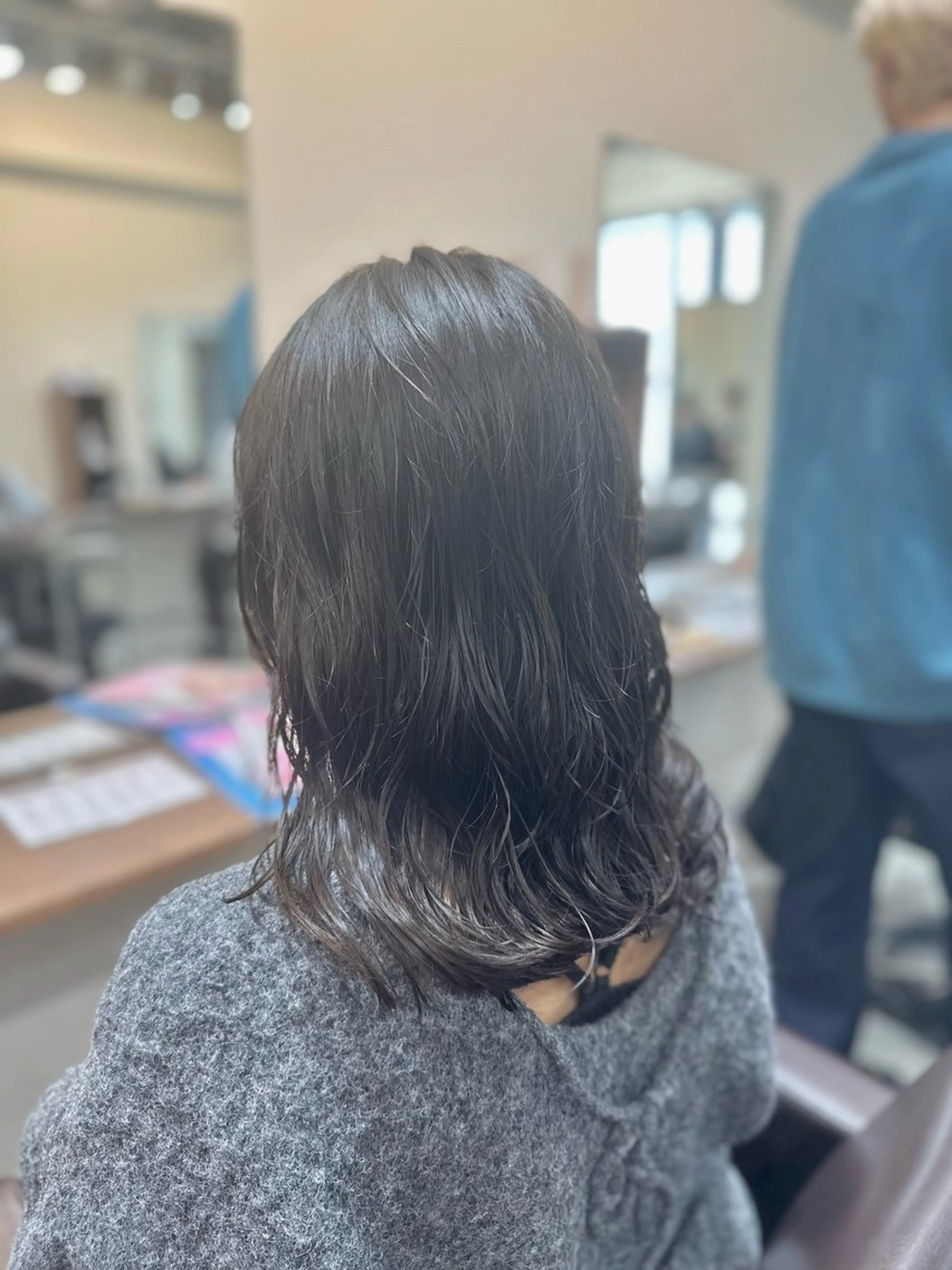 ミディアム カラー パーマ カット パーマ トリートメント 小顔カット✨ 透明感カラー✨kyoのヘアスタイル