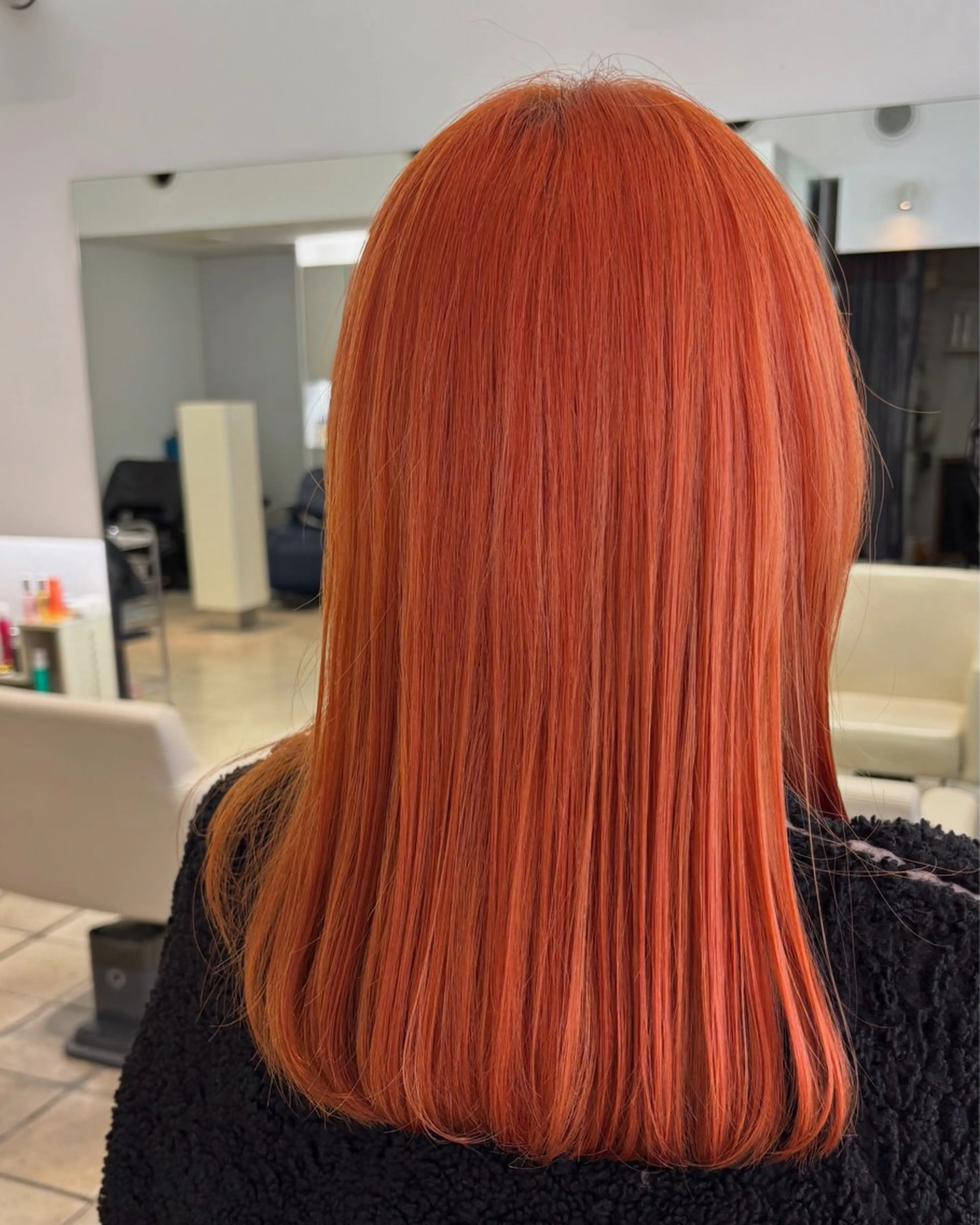 セミロング カラー ダブルカラー オレンジ カット ヘアカラー トリートメント 尾島 光季のヘアスタイル
