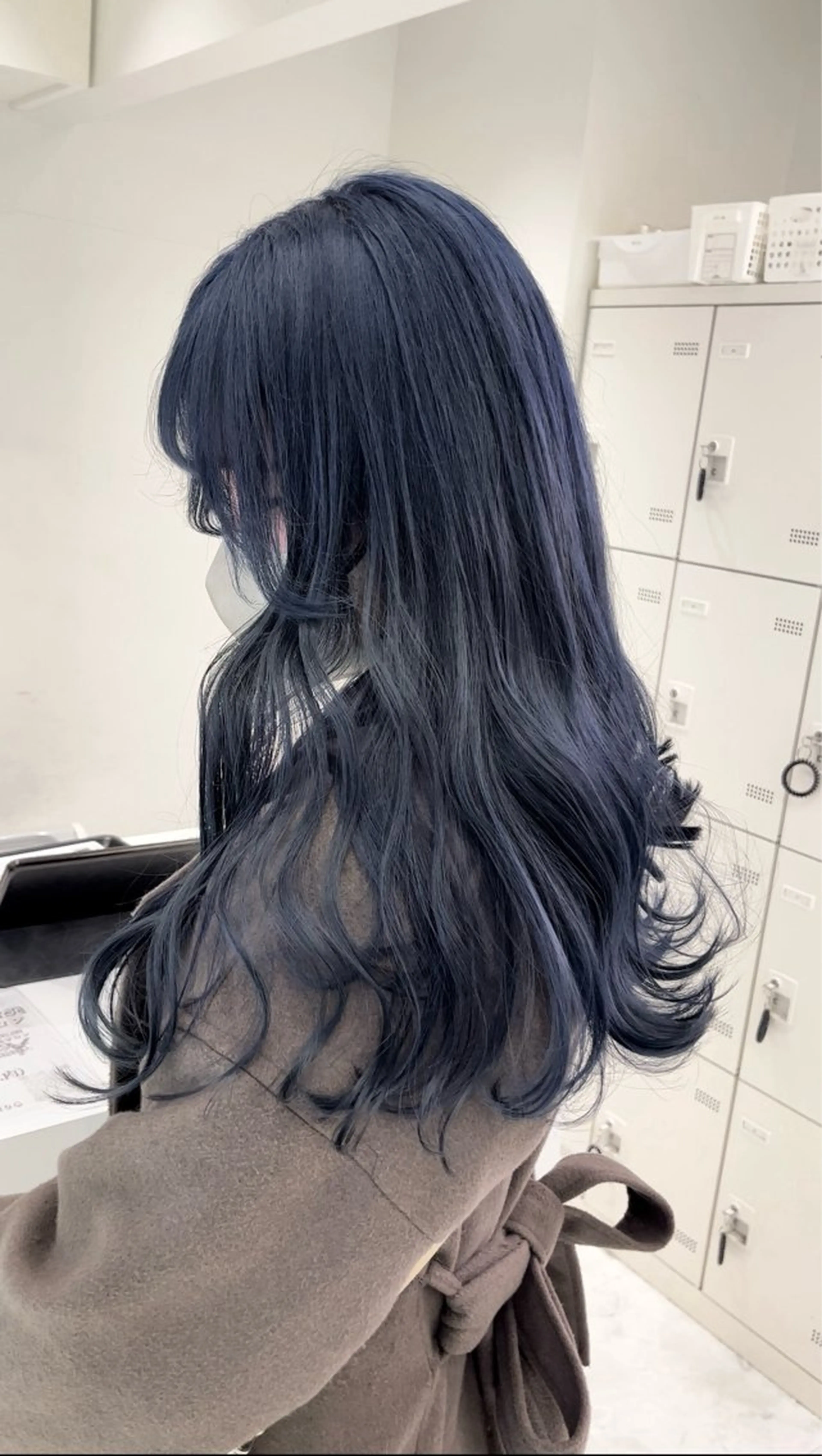 ロング メンズ ヘアカラー 艶感ミルクティー🤍 色落ち綺麗🤍ともやのヘアスタイル