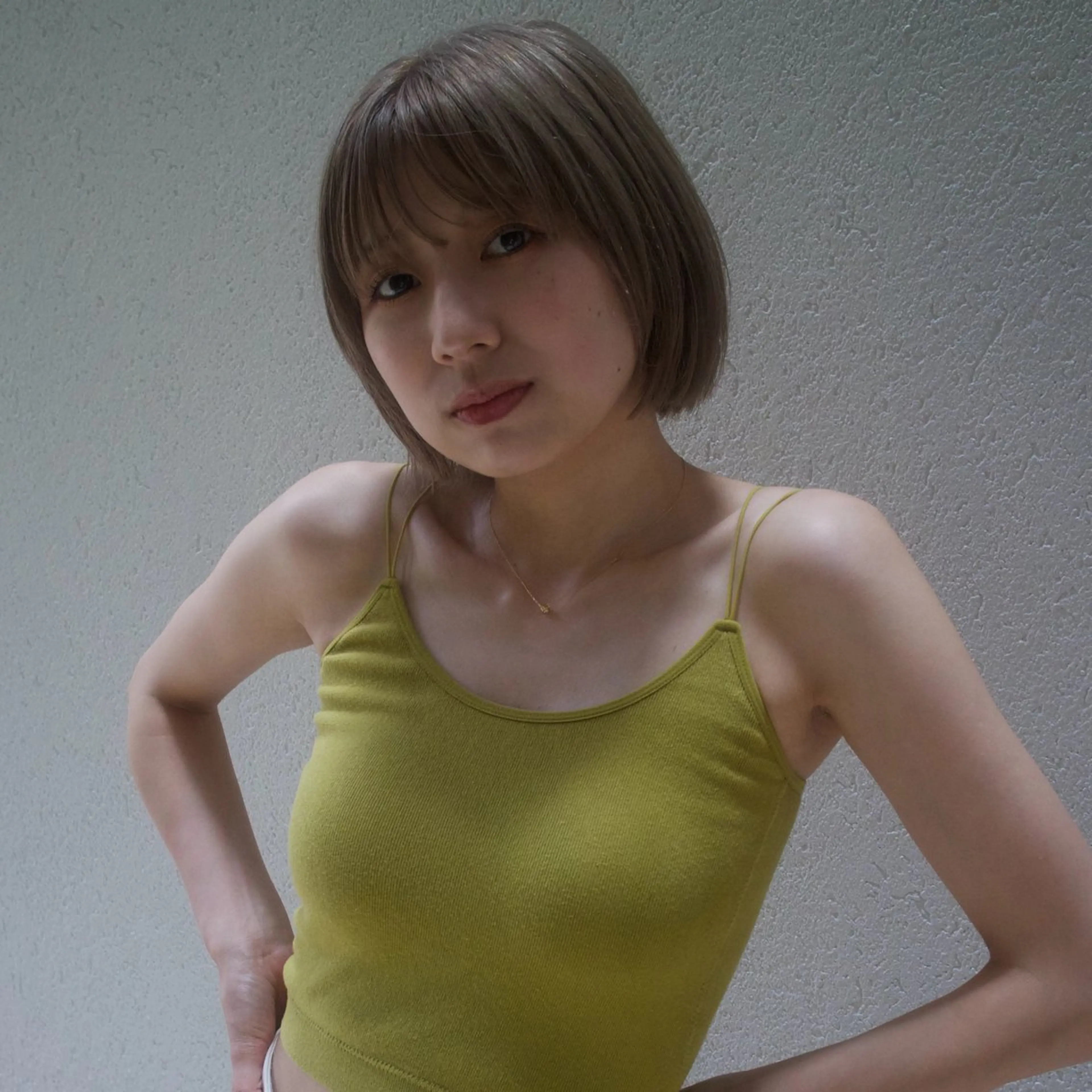 ショート ヘアアレンジ ボブ タンバルモリ 長めボブ mina / 透明感ベージュカラーのヘアスタイル