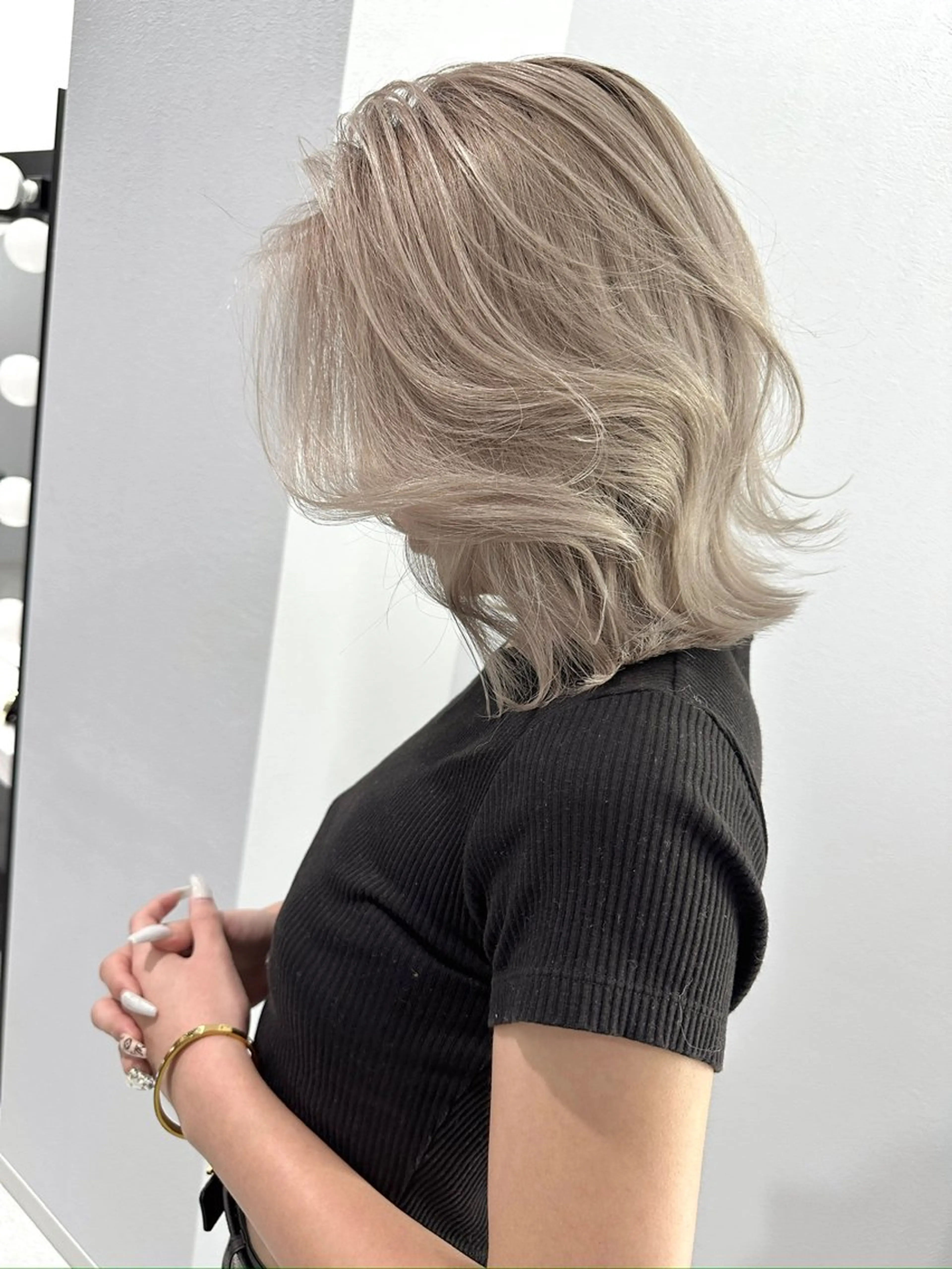 ショート カラー アッシュ ミルクティーアッシュ カット ヘアカラー i'll 髪質改善 淀屋橋 大阪【イル】所属・エクステ 西山 翼のヘアスタイル