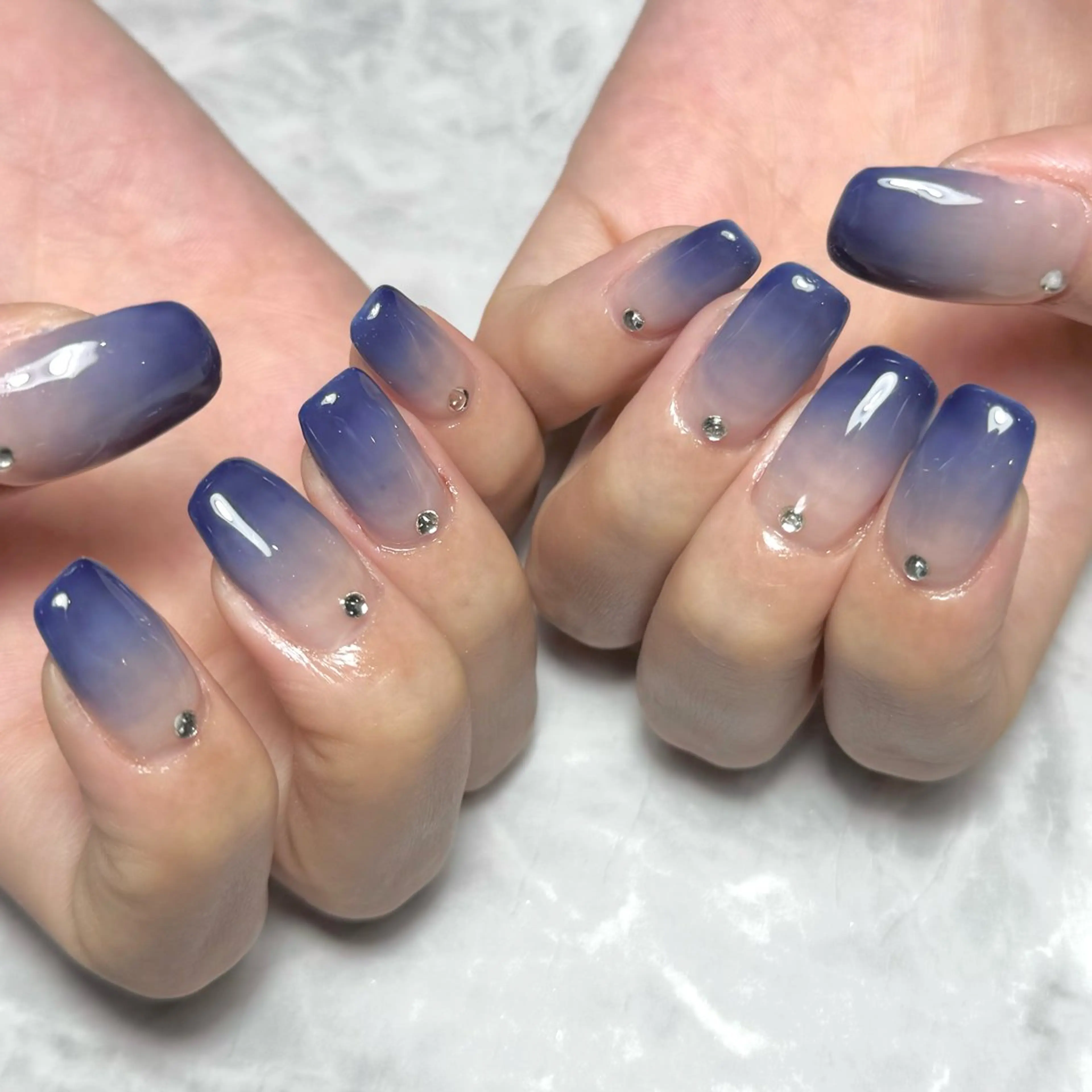 ネイル グラデーション キラキラネイル ネイビー ワンカラーネイル ハンドネイル Nail Salon Lillion【リリオン】所属・lillion karenのネイルデザイン