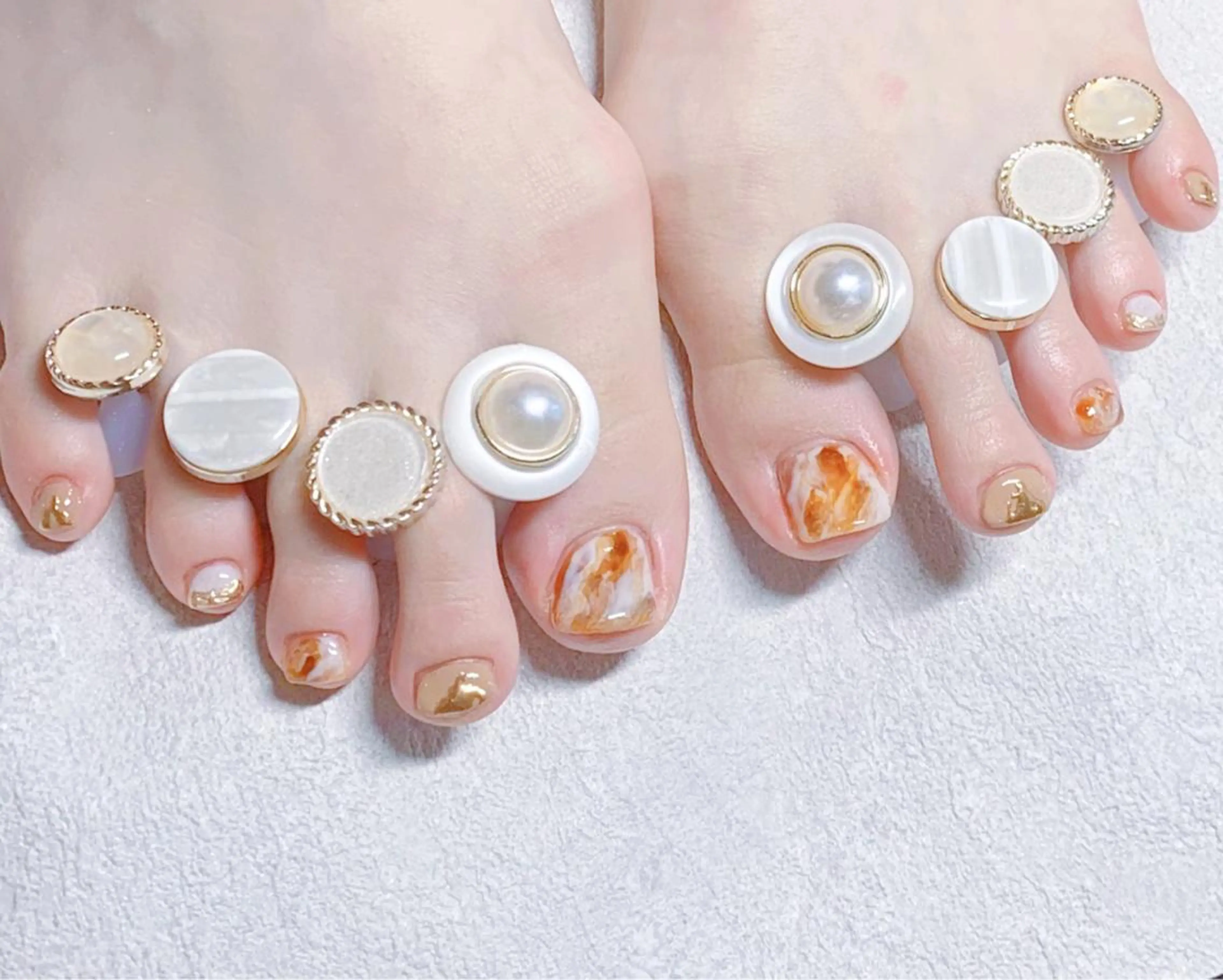 ネイル オーロラネイル フットネイル フレンチネイル ジェルネイル 韓国ネイル ハンドネイル ハンドケア 【ENサロン】 Rei🎀Nailのネイルデザイン