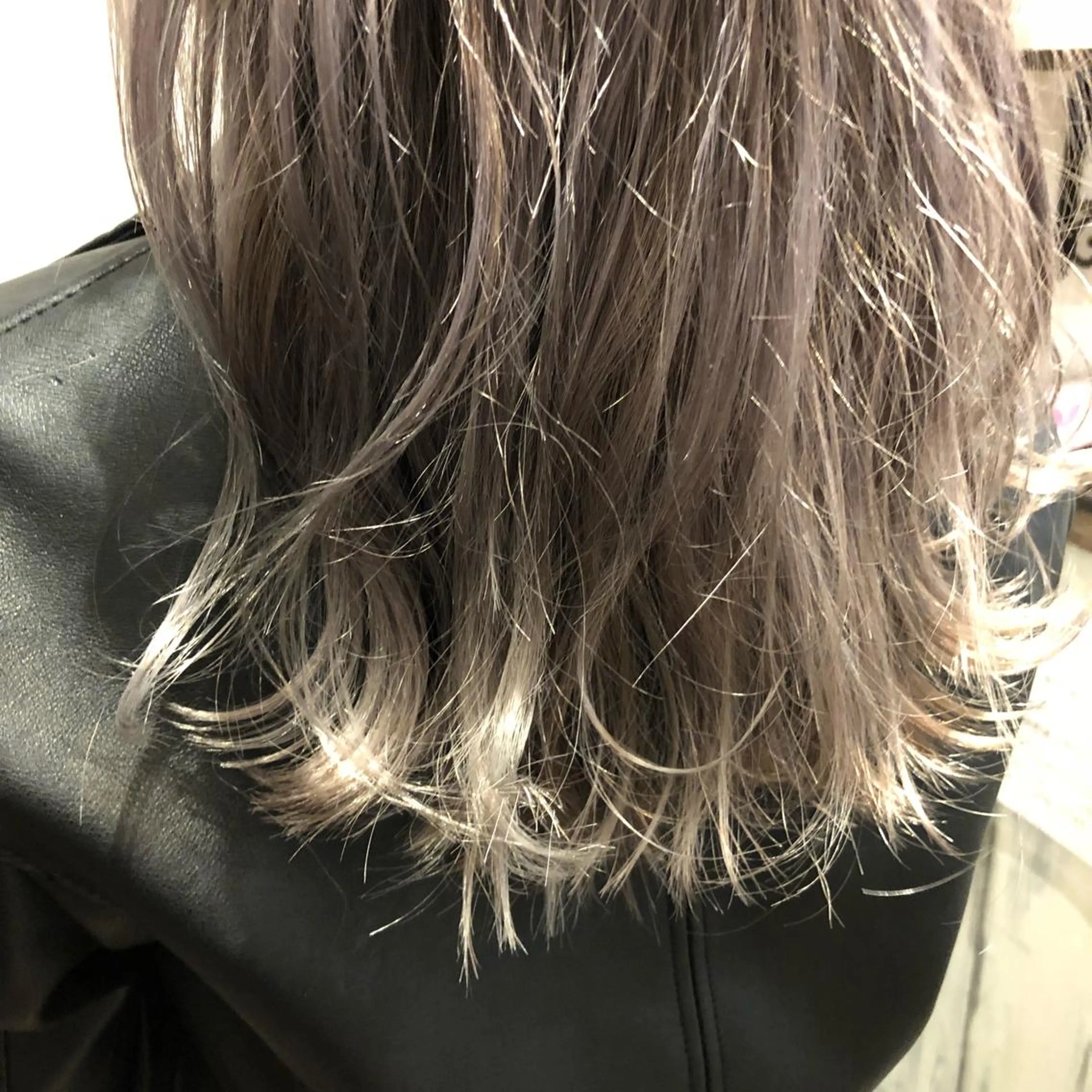 ミディアム カット ヘアカラー CUORE クオーレのヘアスタイル