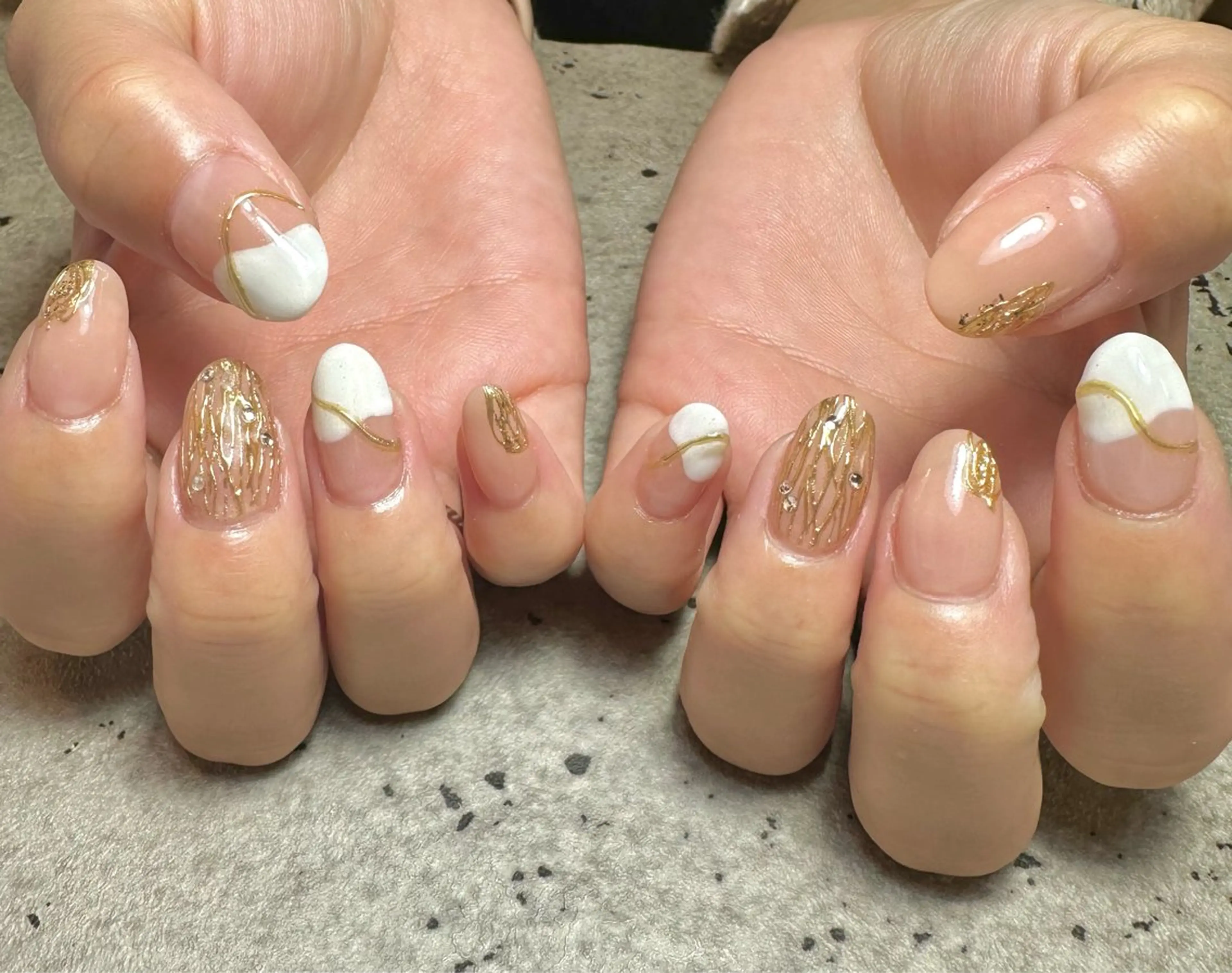 ネイル ホワイト ハンドネイル GéRanium Harukaのネイルデザイン