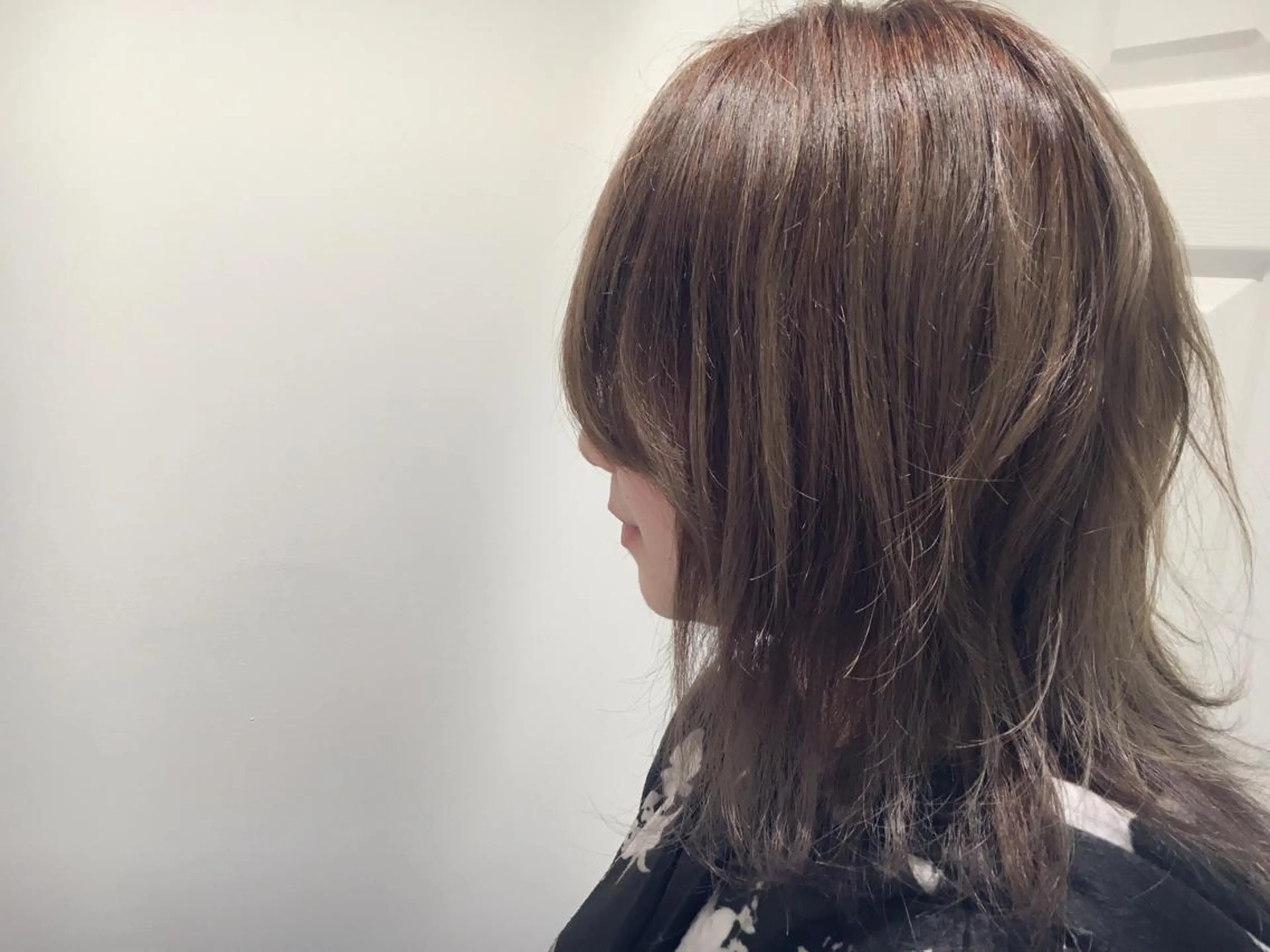 ミディアム セミロング ロング カラー ベージュカラー 江原 彩華のヘアスタイル