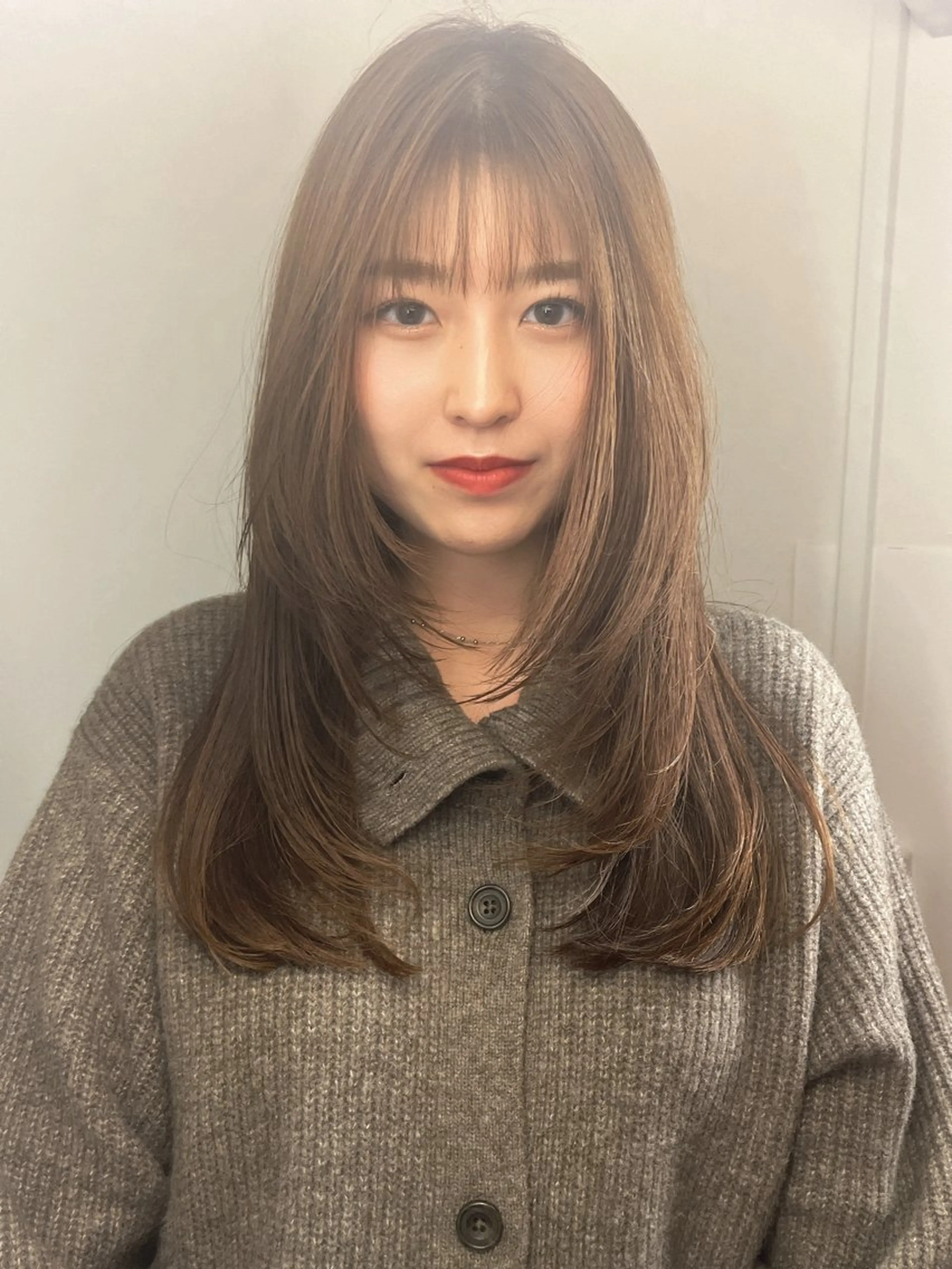 ロング 顔まわりレイヤー レイヤーカット ロング カット Airi 韓国🫧 レイヤーカットのヘアスタイル