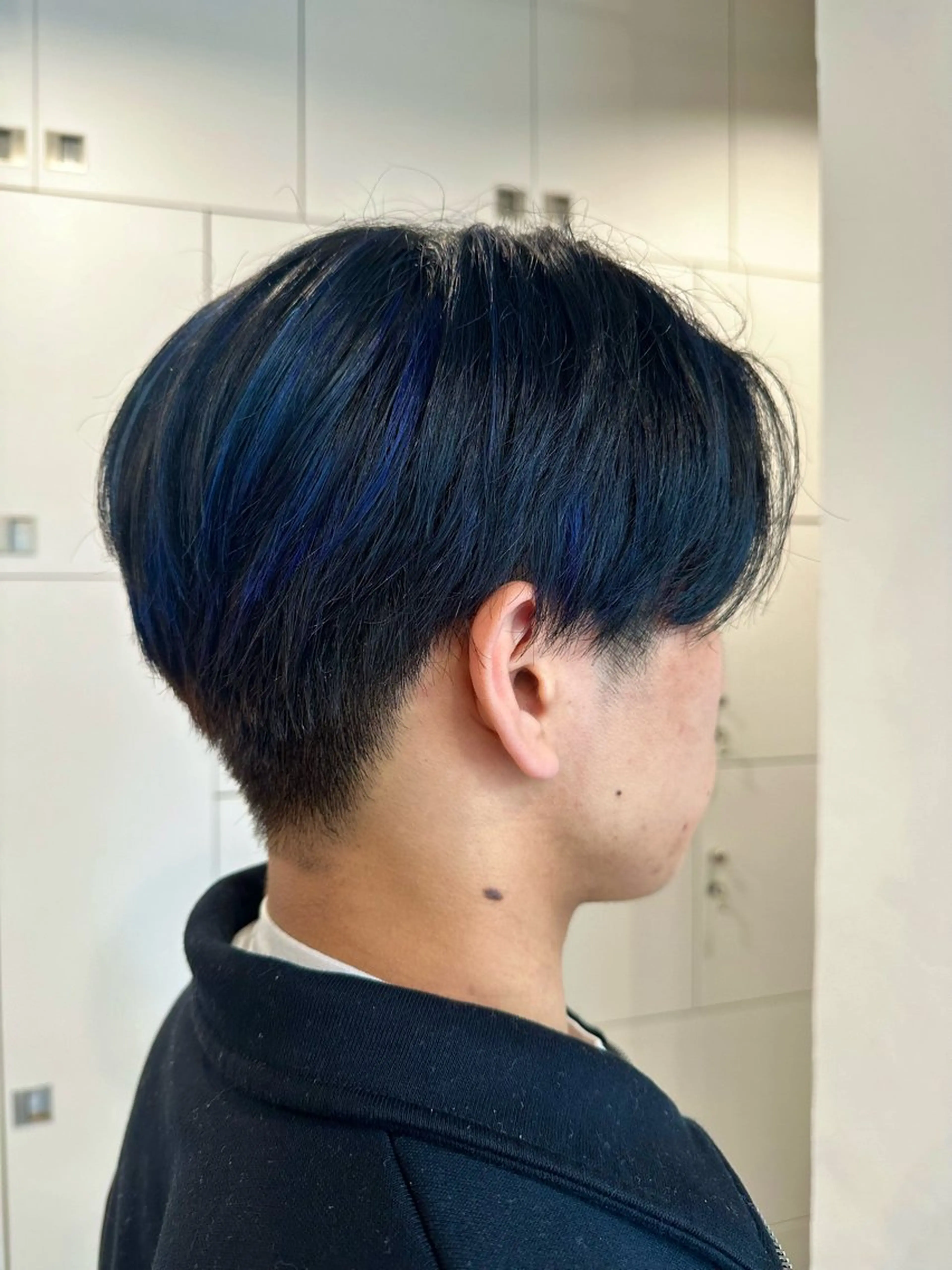 ショート カラー メンズ メンズハイライト ブルーカラー ハイライトカラー ネイビーカラー ハイライト ヘアカラー トリートメント ケアカラーリスト✂️ SHIAN   フジのヘアスタイル
