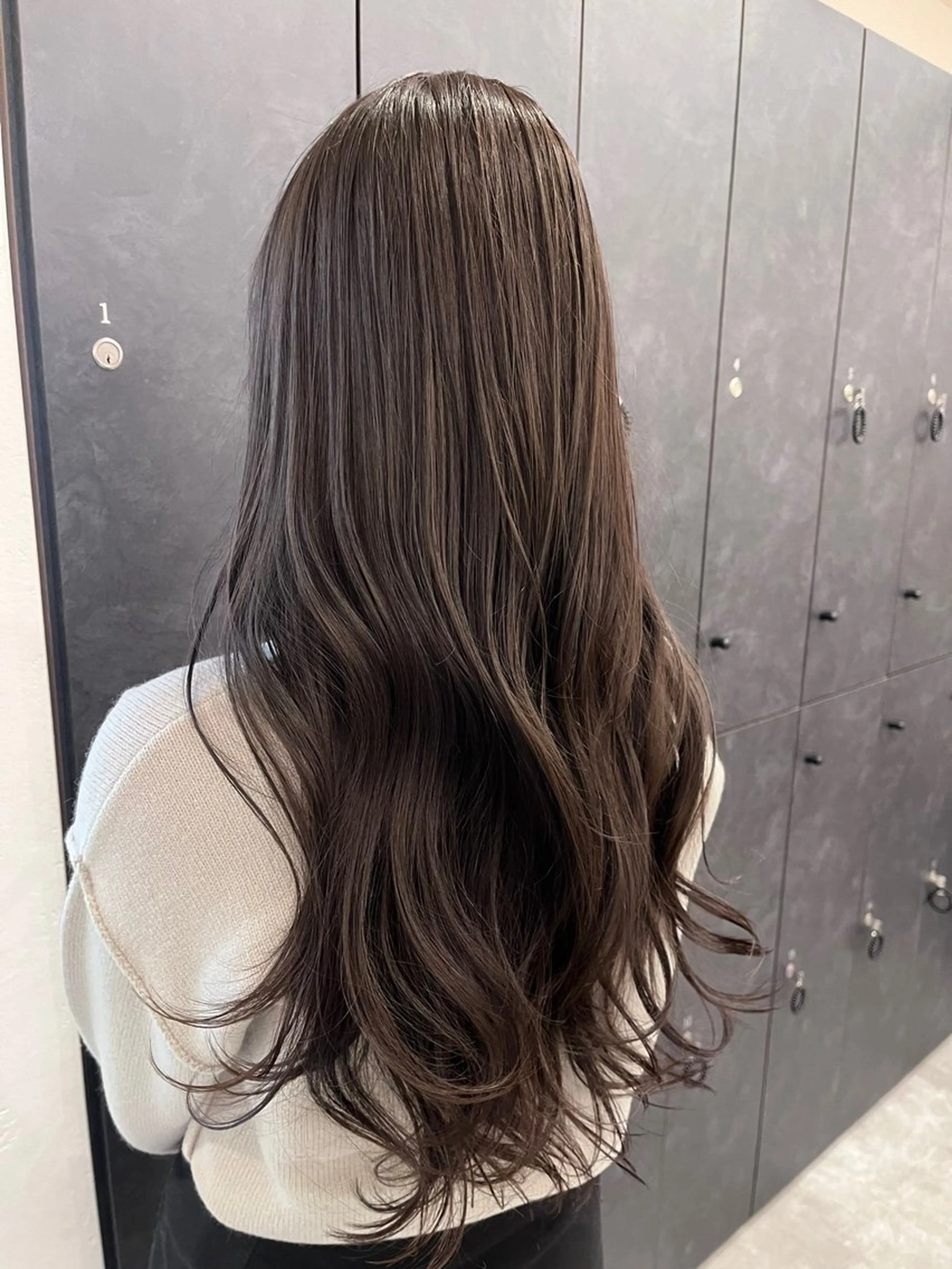 ロング カラー カット ヘアカラー トリートメント Ｖｉｏｔ  銀座 樋口 桃佳のヘアスタイル