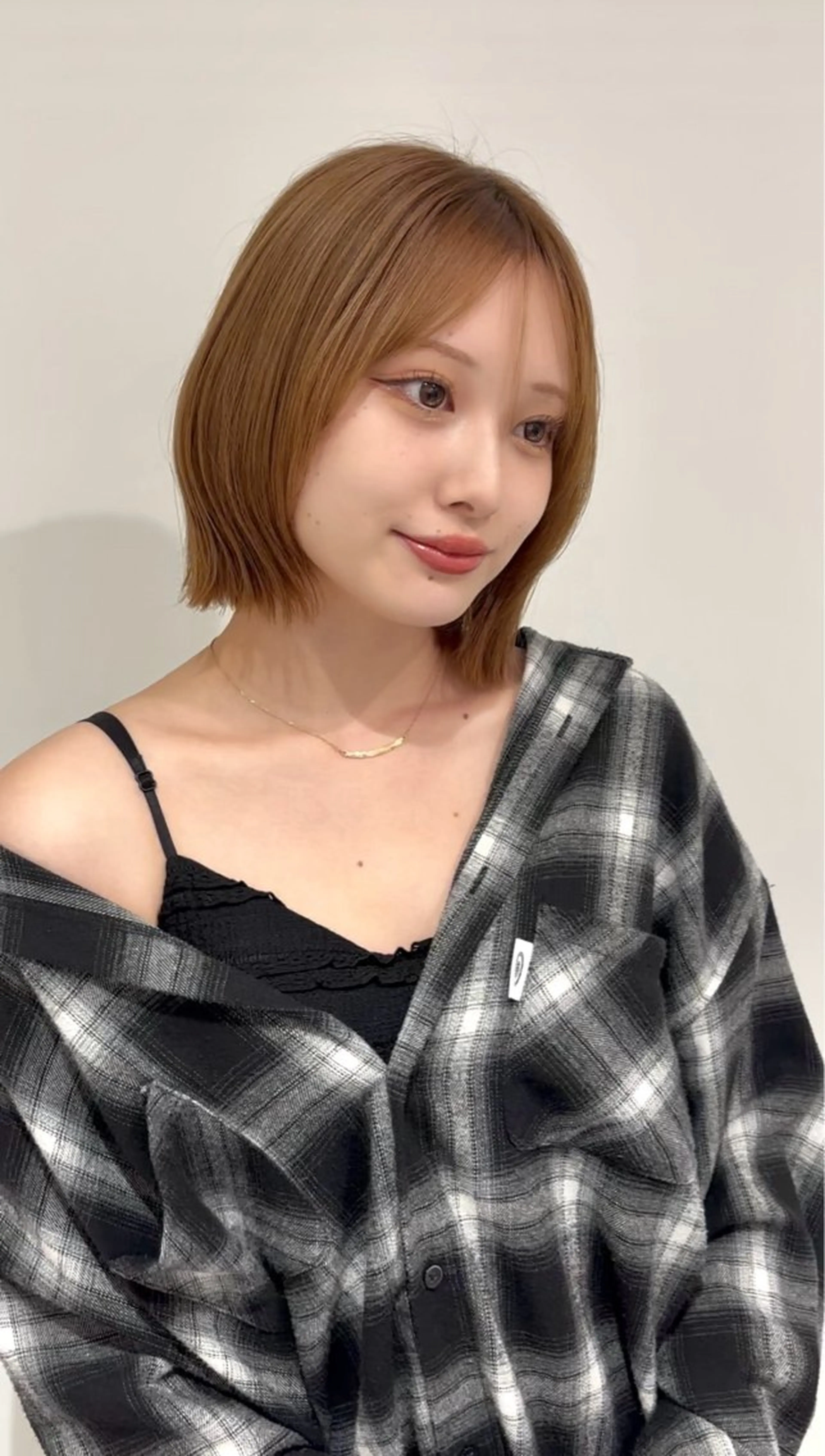 ミディアム カラー ベージュカラー ブリーチ ブラウンカラー ケアブリーチ カシス カット ヘアカラー トリートメント 艶感×抜け感hair /ReLit 正源のヘアスタイル