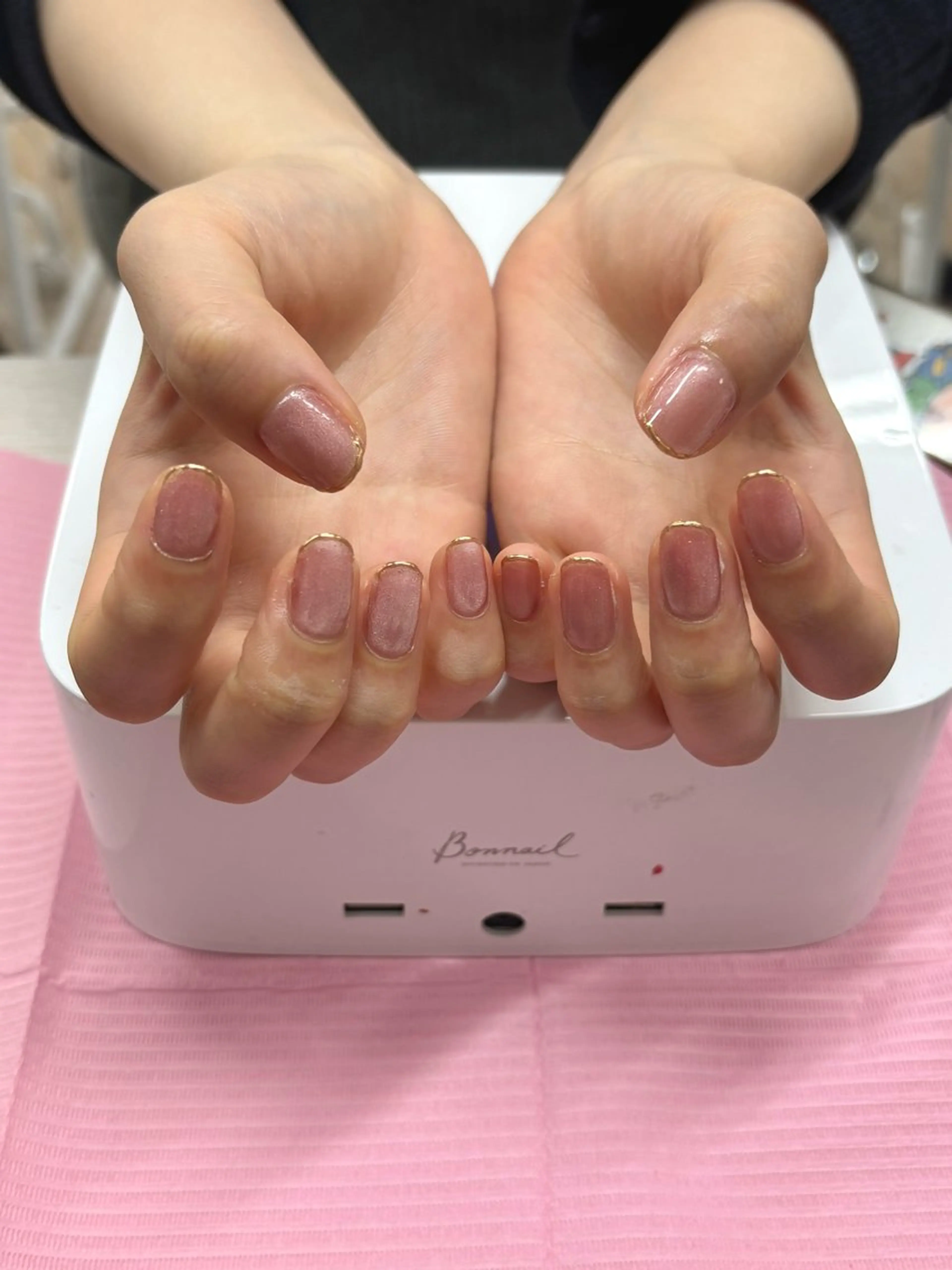 ネイル ゴールド マグネットネイル ミラーネイル TRU NAIL&EYE 本厚木店所属・TRU ヒナのネイルデザイン