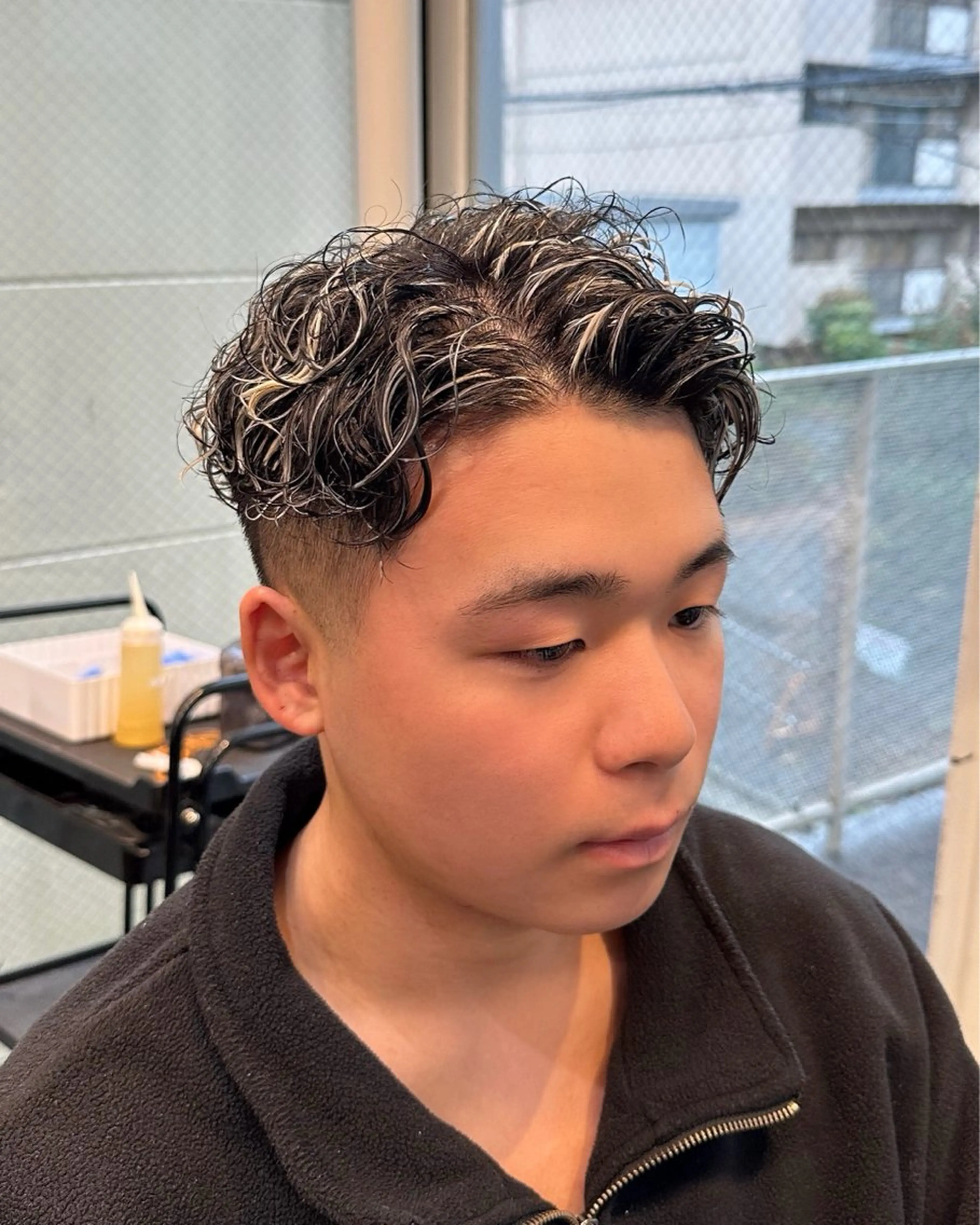 ショート カラー パーマ メンズ メンズハイライト メンズメッシュ ハイライトカラー メッシュ ハイライト カット ヘアカラー パーマ ツイスパ/メンズ パーマ/歩夢のヘアスタイル