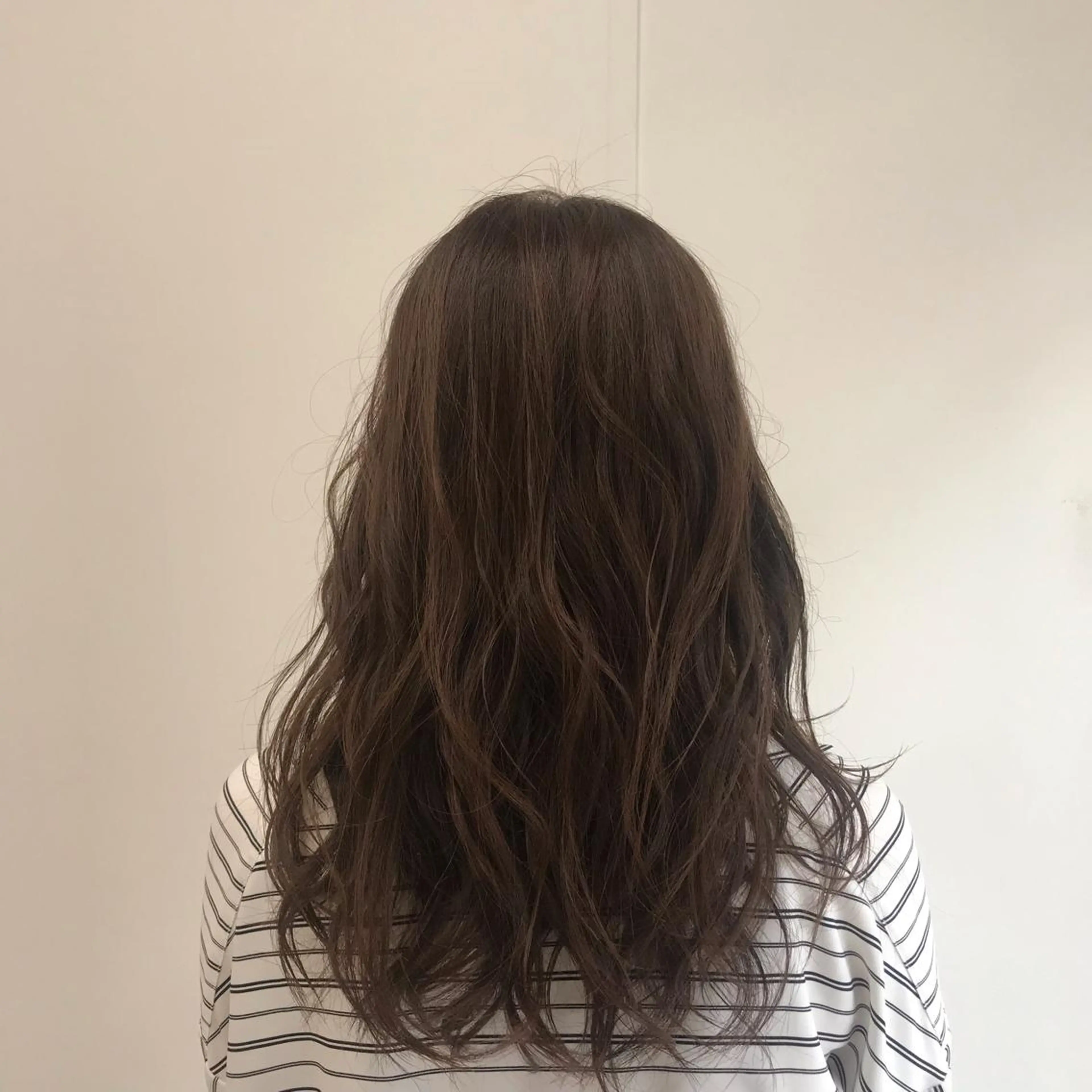 セミロング カラー ベージュカラー uka スタイリスト 楠本紗己のヘアスタイル