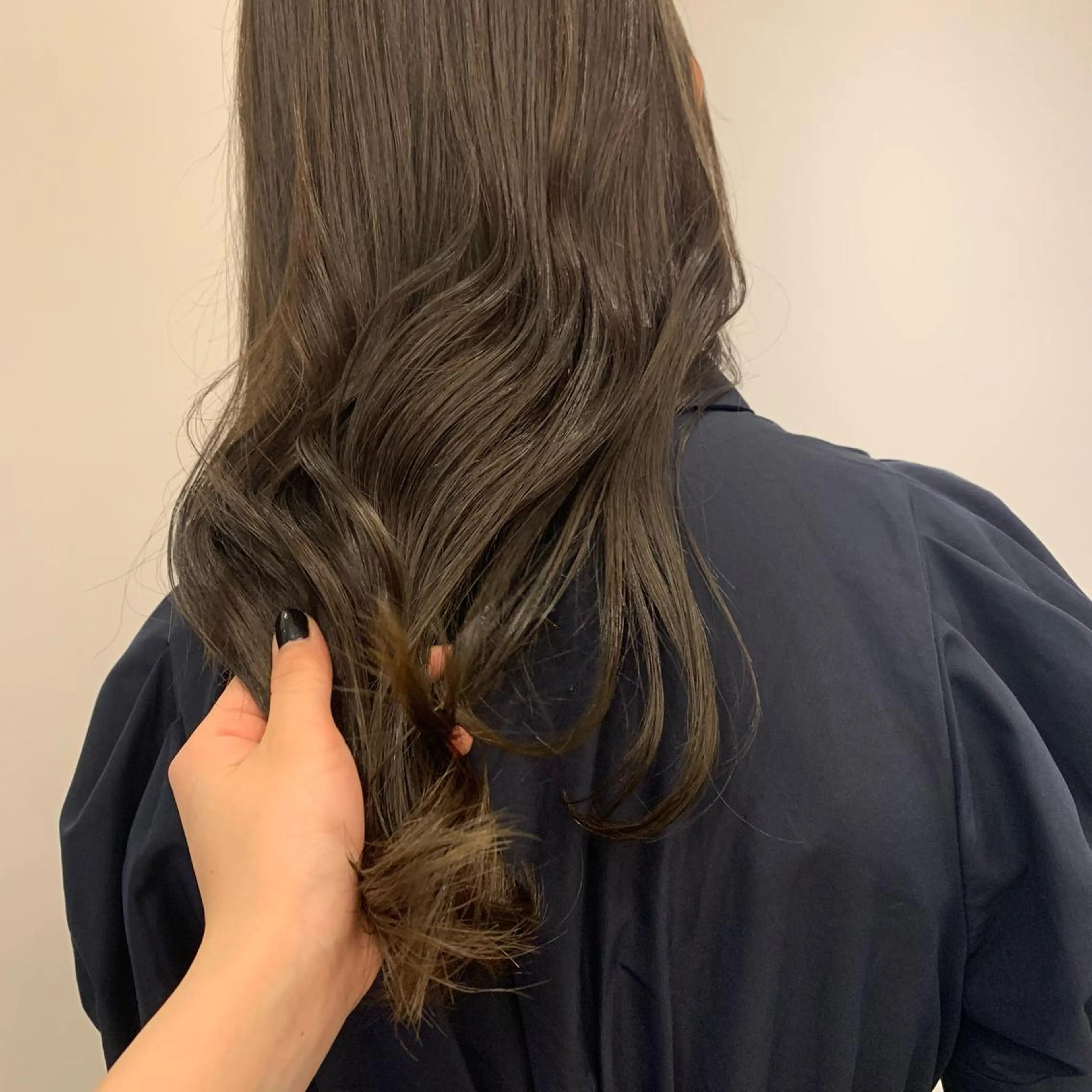 ロング カラー ベージュカラー 透明感カラー ダブルカラー オリーブベージュ リリアーナ所属・池袋 🌼nana🌼のヘアスタイル