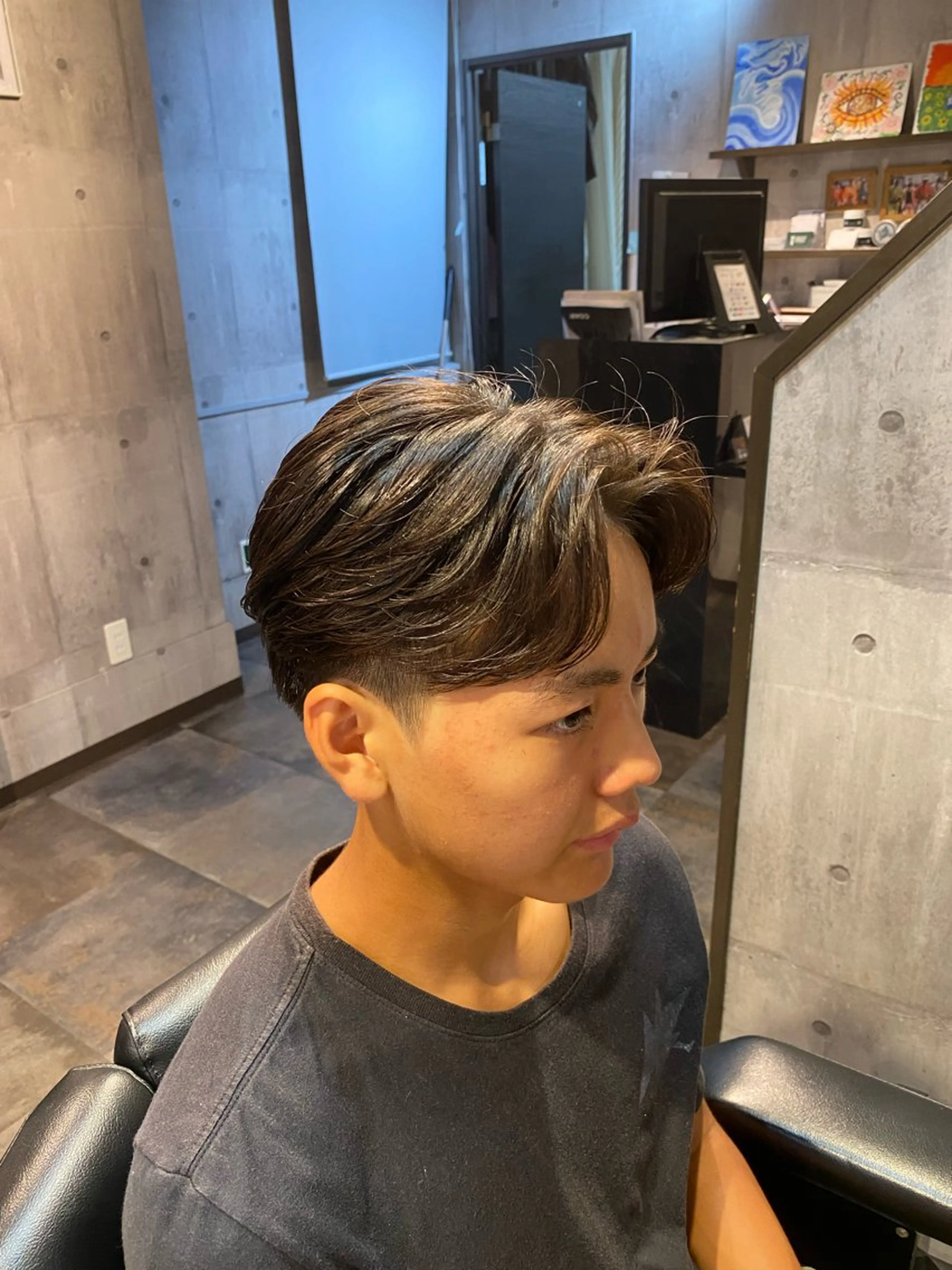 ショート メンズ センターパート カット SWELL  七隈四つ角店所属・SWELL アトムのヘアスタイル