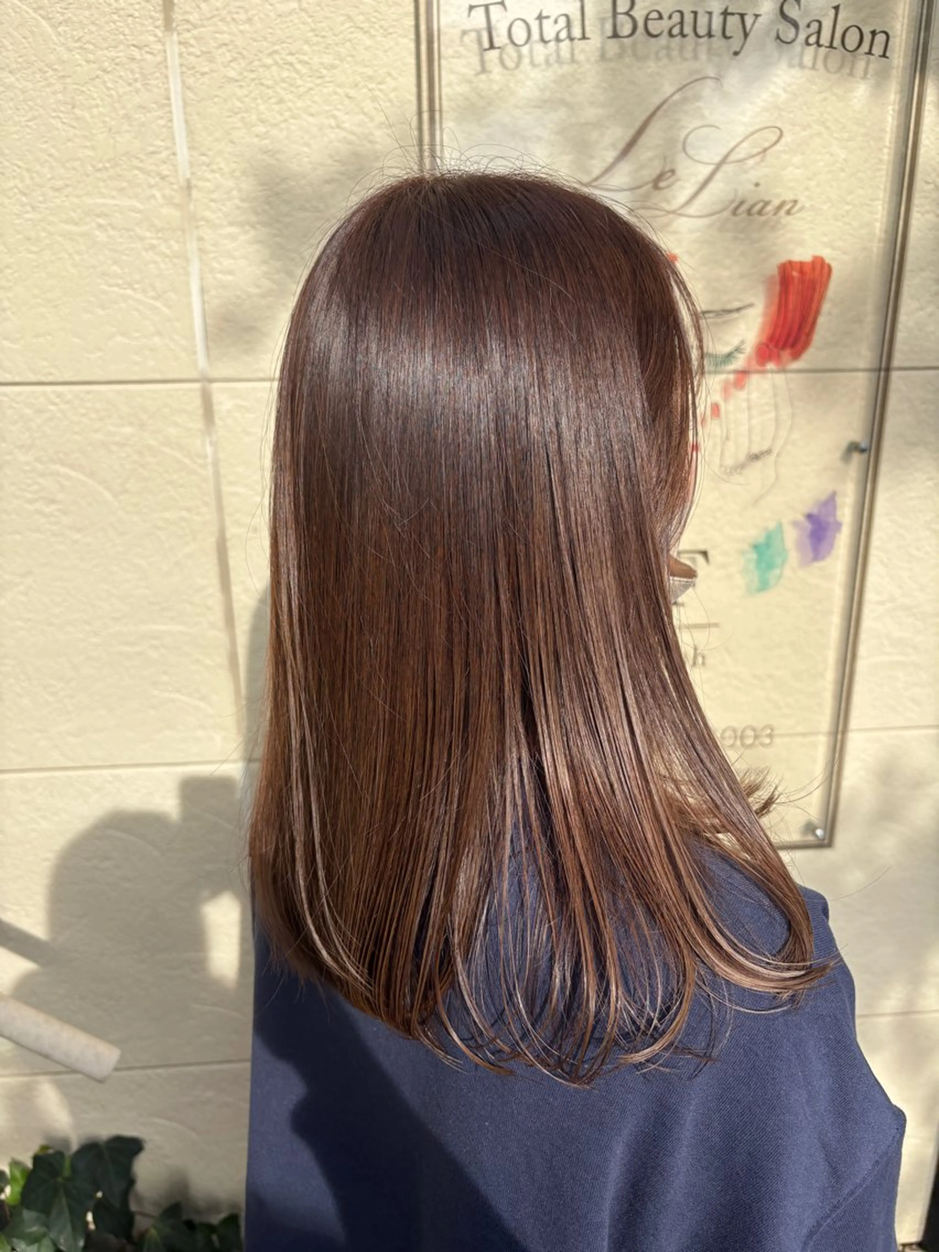 ミディアム カラー 岡田 莉音のヘアスタイル