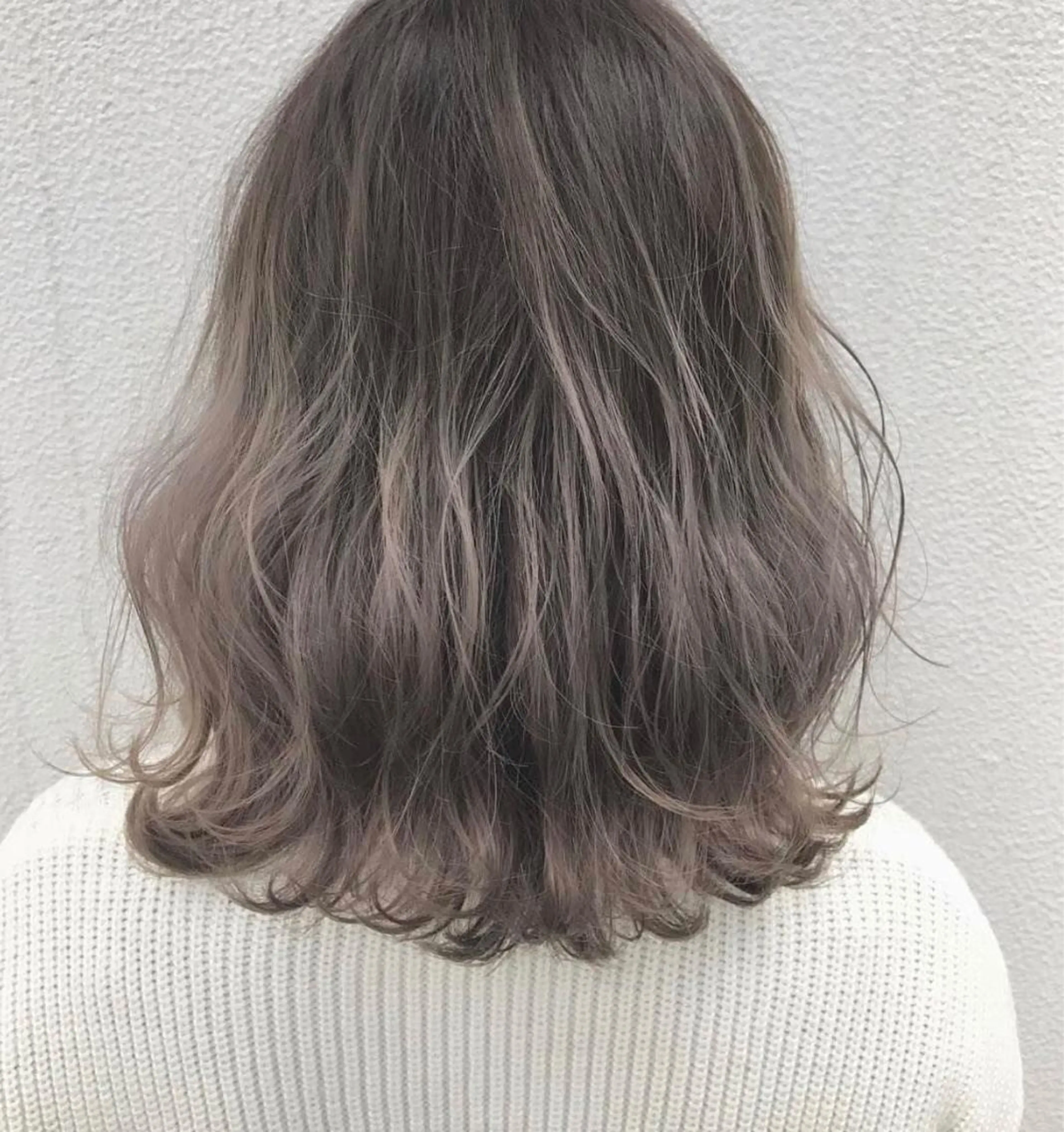 ミディアム カラー ミディアムパーマ アディクシーカラー バレイヤージュ ベージュカラー ブリーチ カット ヘアカラー トリートメント KAGAMI HIROSHIのヘアスタイル