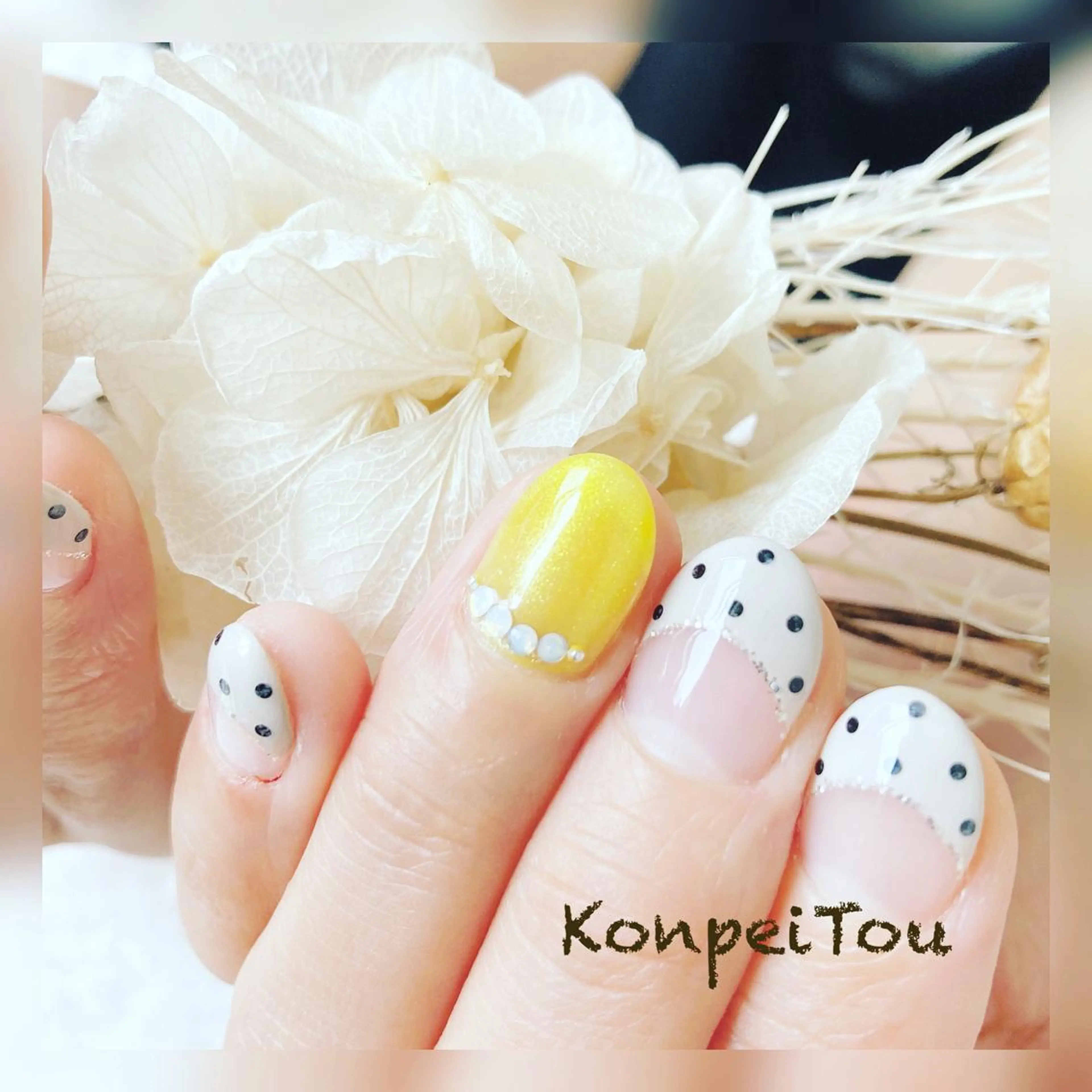 ネイル ドット フレンチネイル 黄色 ハンドネイル おうちのネイルサロン　konpeiTou〜こんぺいとう〜所属・おうちのネイルサロン KonpeiTouのネイルデザイン