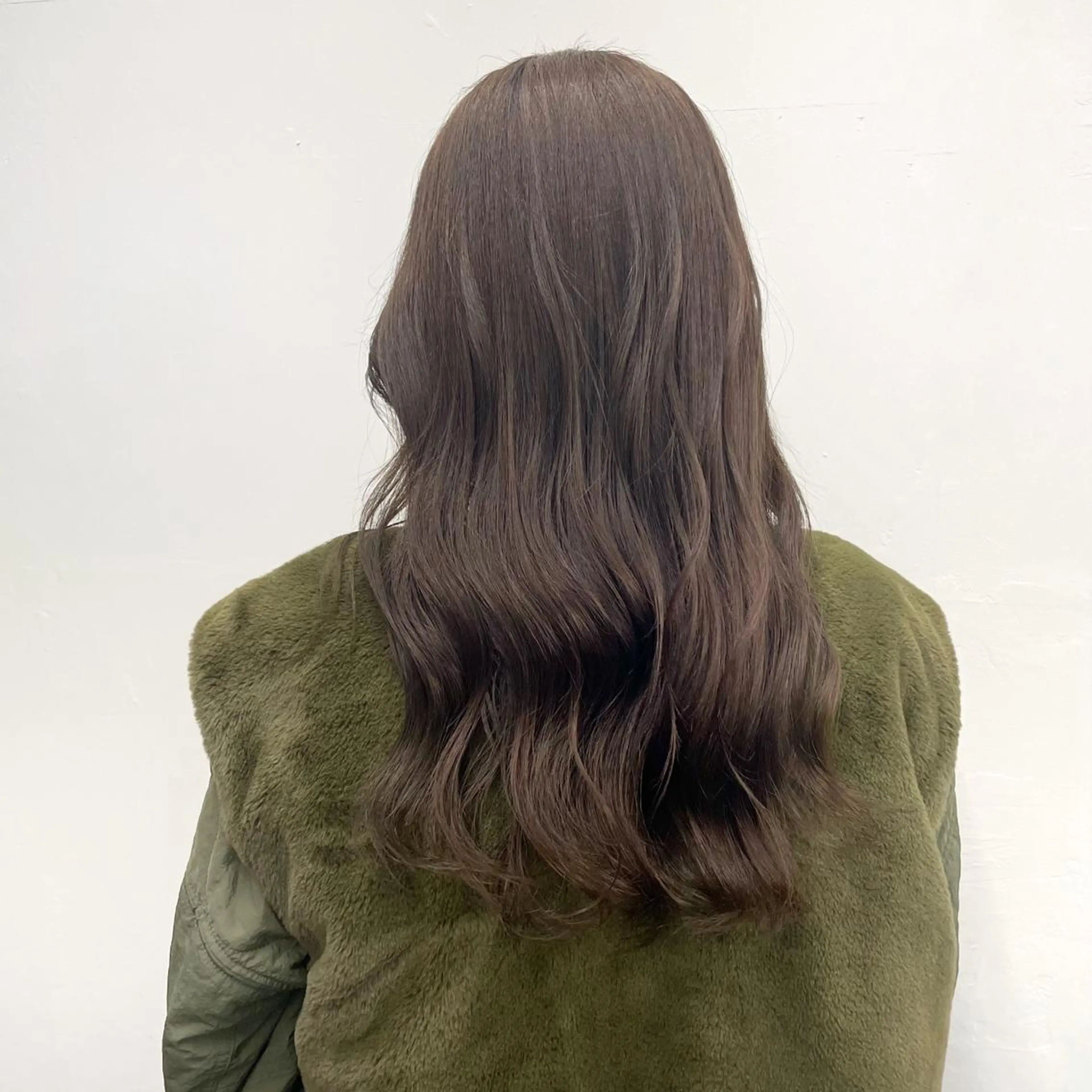 セミロング カラー ブラウンカラー オリーブブラウン ヘアカラー トリートメント noii / 伊藤 愛莉のヘアスタイル