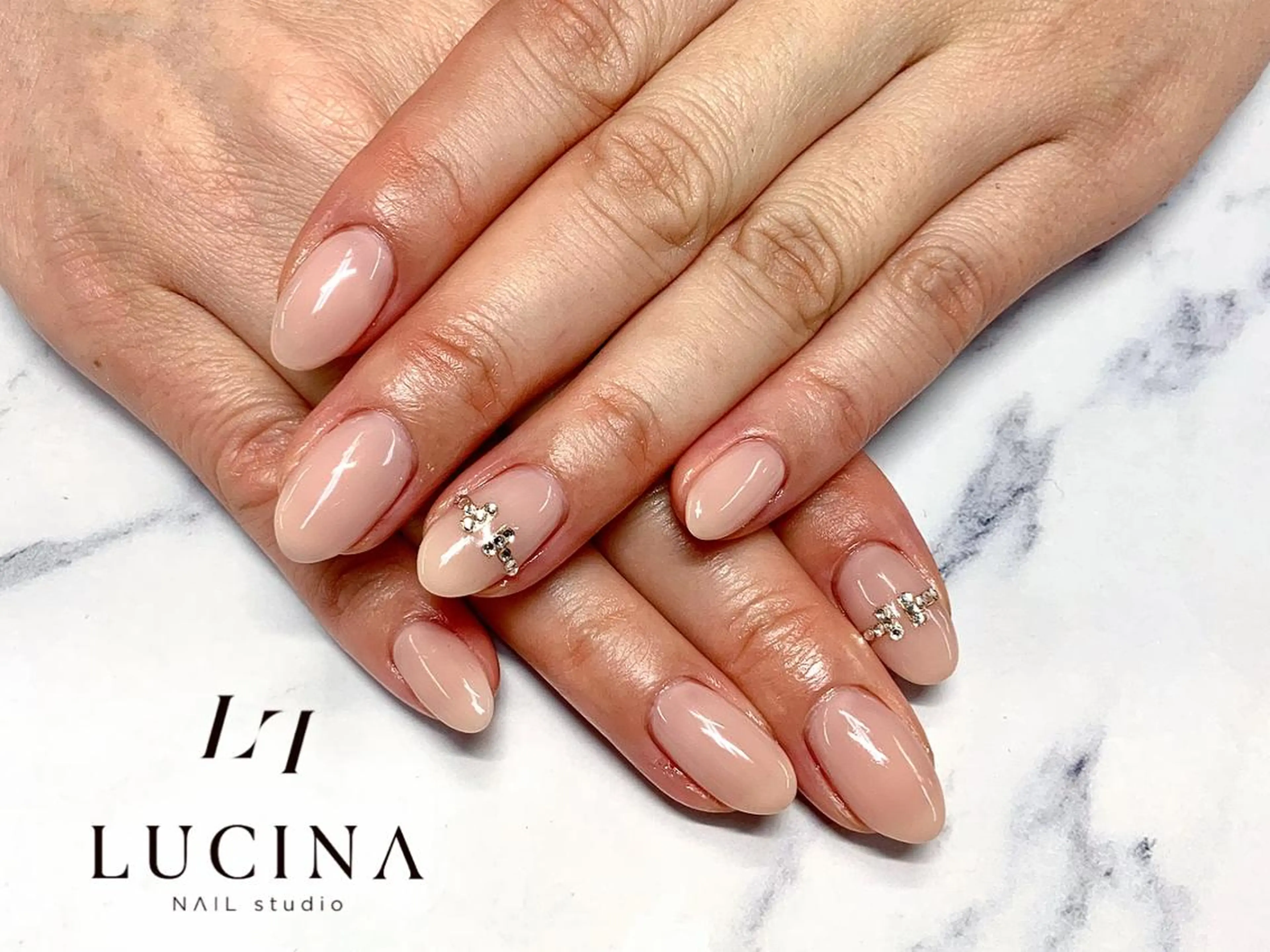 ネイル 新橋 ルキナ スタッフのネイルデザイン