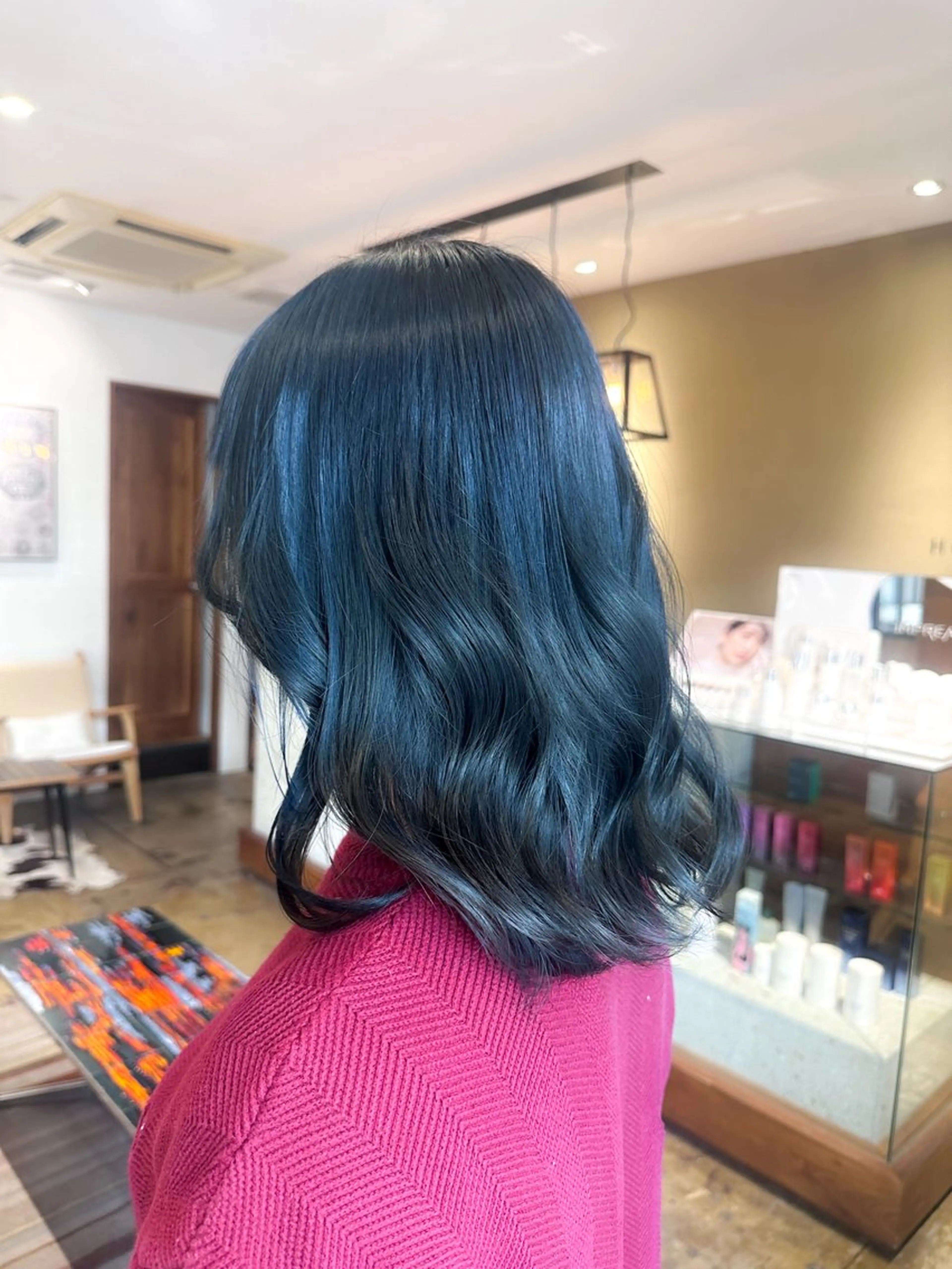 カラー 黒髪 ブルーカラー ブルーブラック ヘアカラー トリートメント YUI ⋆☾·̩͙/ ハイトーン/レイヤーのヘアスタイル
