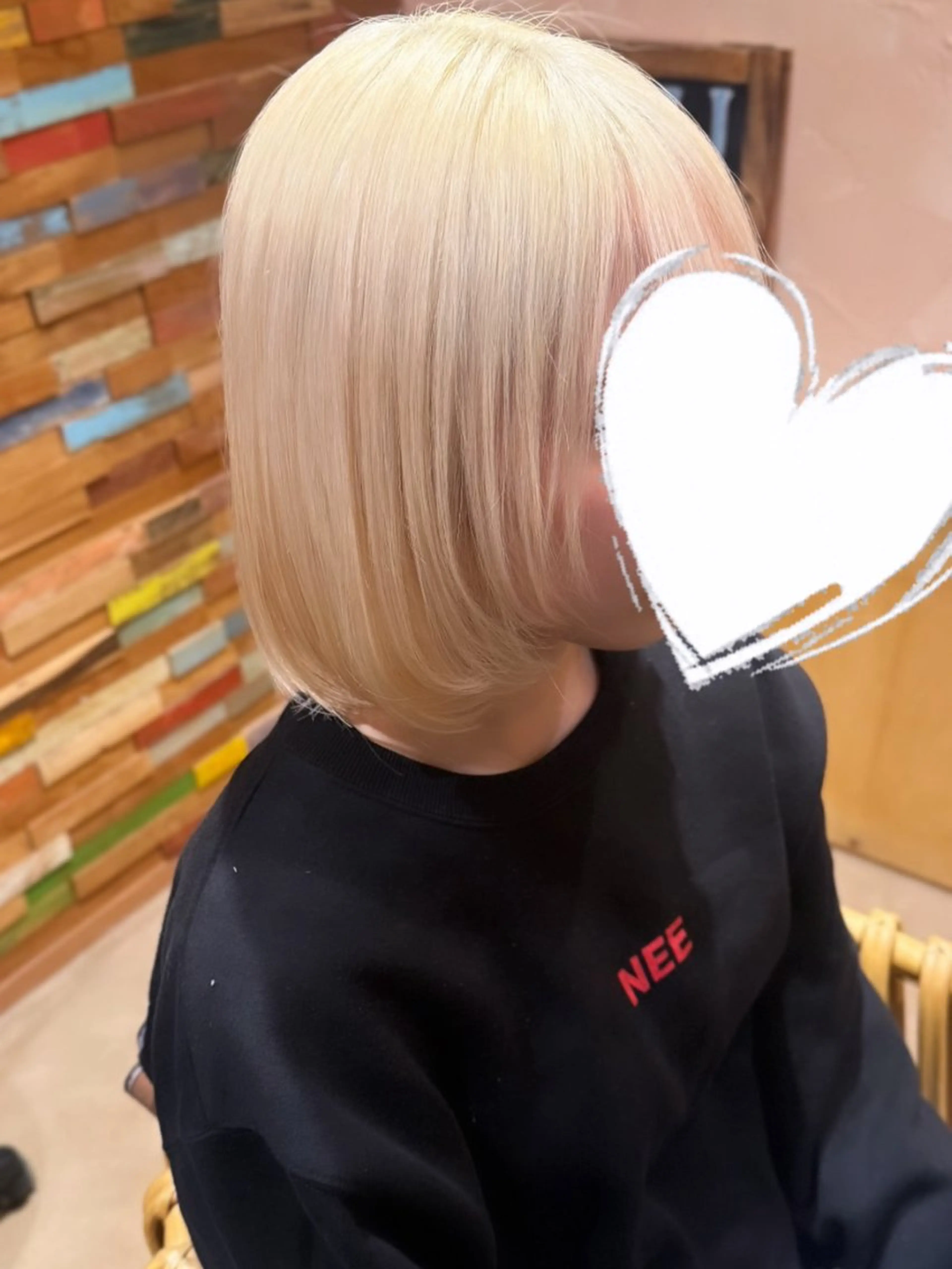 ミディアム カラー ボブレイヤー ブロンド ホワイトブロンド ボブ レイヤーカット カット ヘアカラー れい/ ハイトーン/レイヤーのヘアスタイル