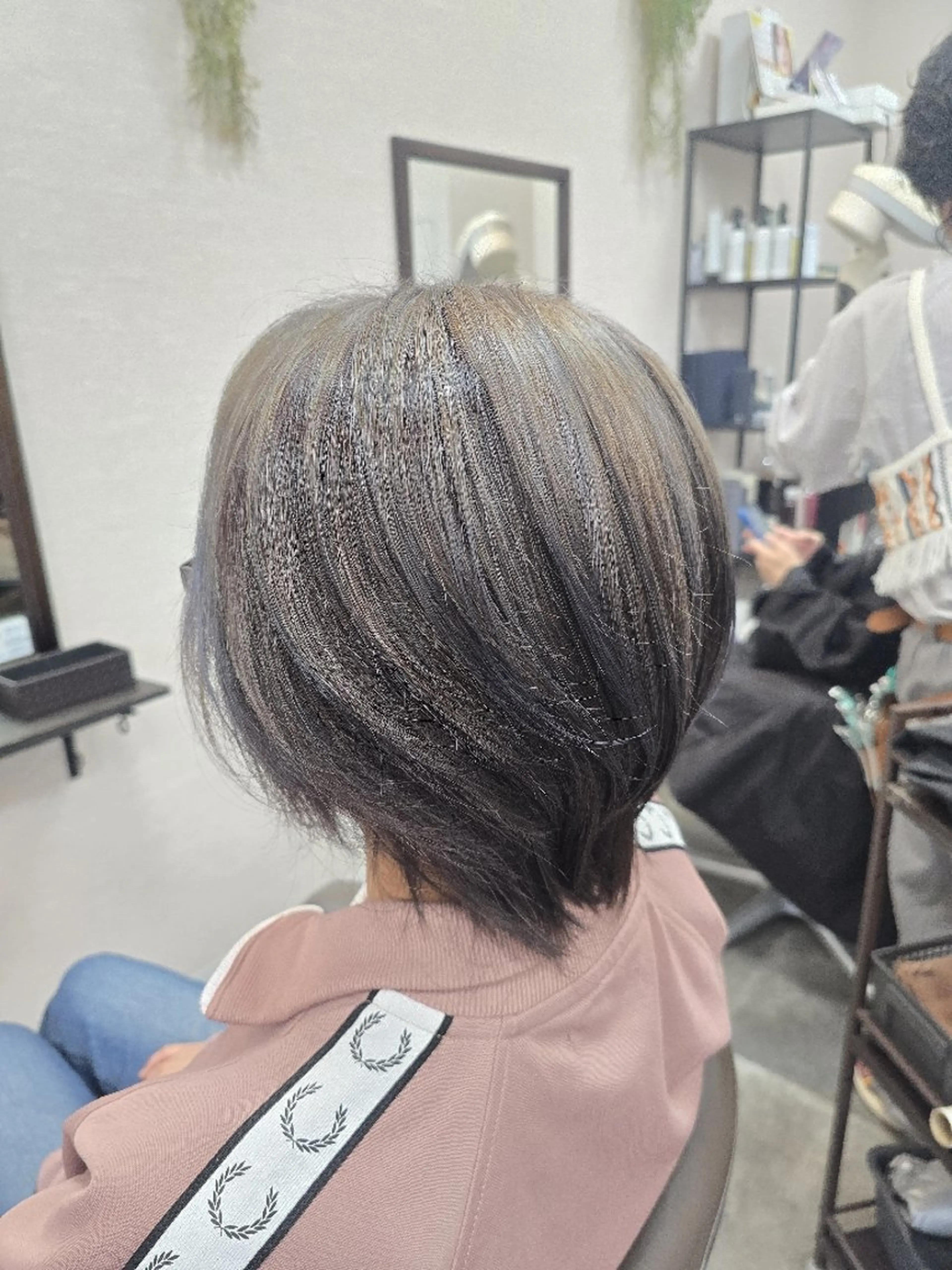 ショート カラー ハイライトカラー インナーカラー ハイライト 髪質改善 レイヤーカット カット ヘアカラー ヘアセット 石川 ジェウンのヘアスタイル