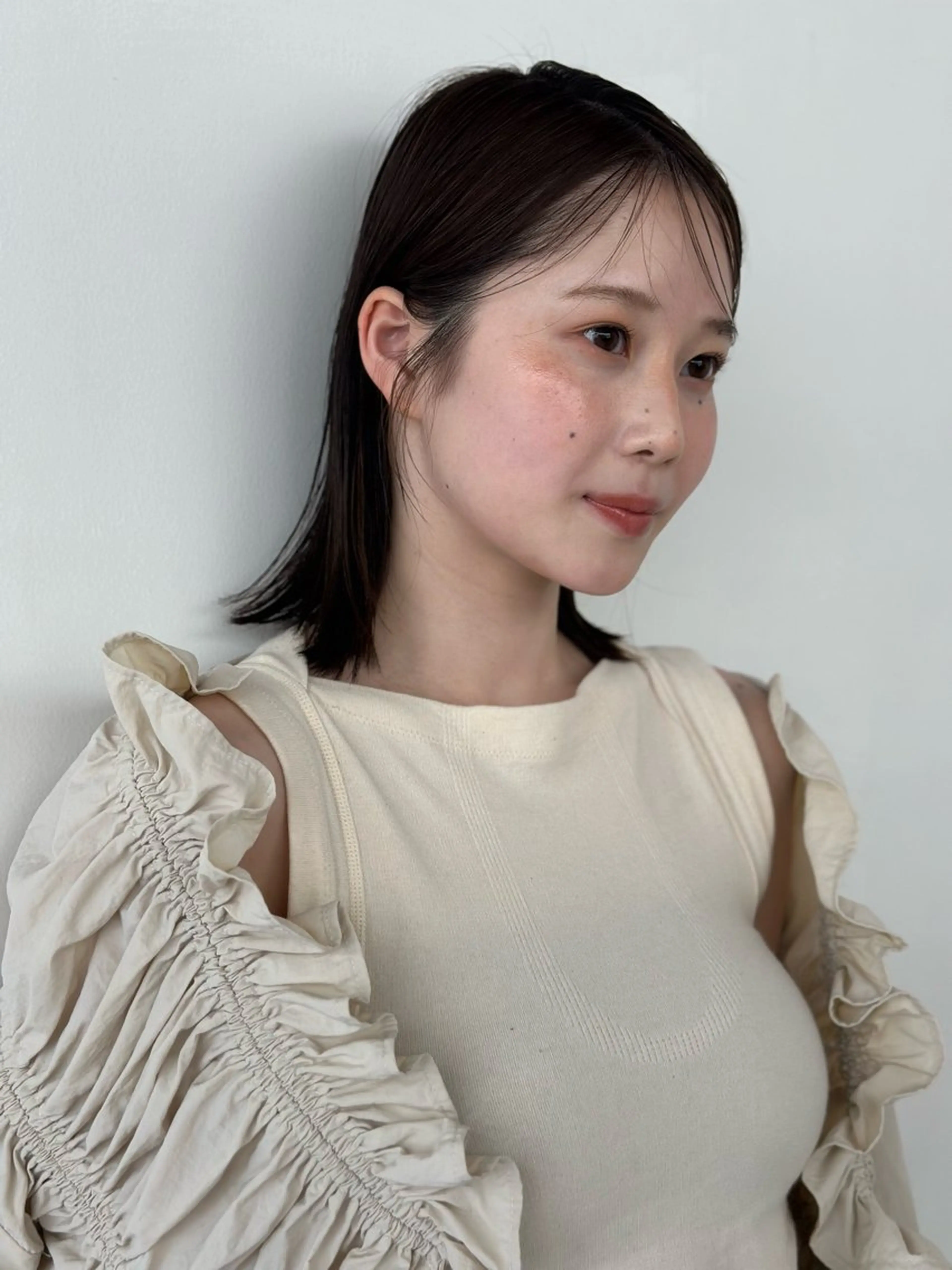 ミディアム 外ハネヘア カット さとう あやかのヘアスタイル