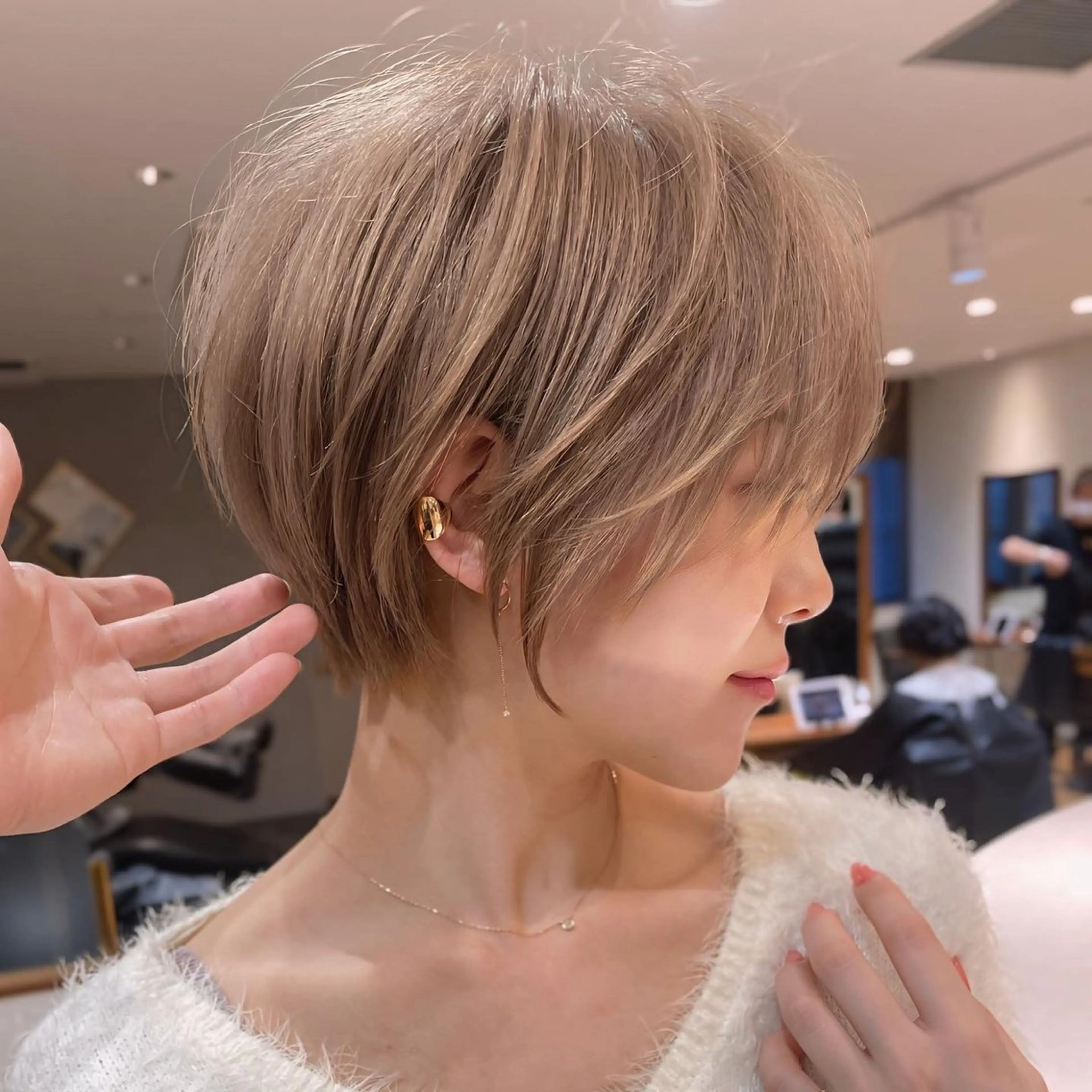 ショート カラー 💛ハイトーン× カット LEON🩶のヘアスタイル