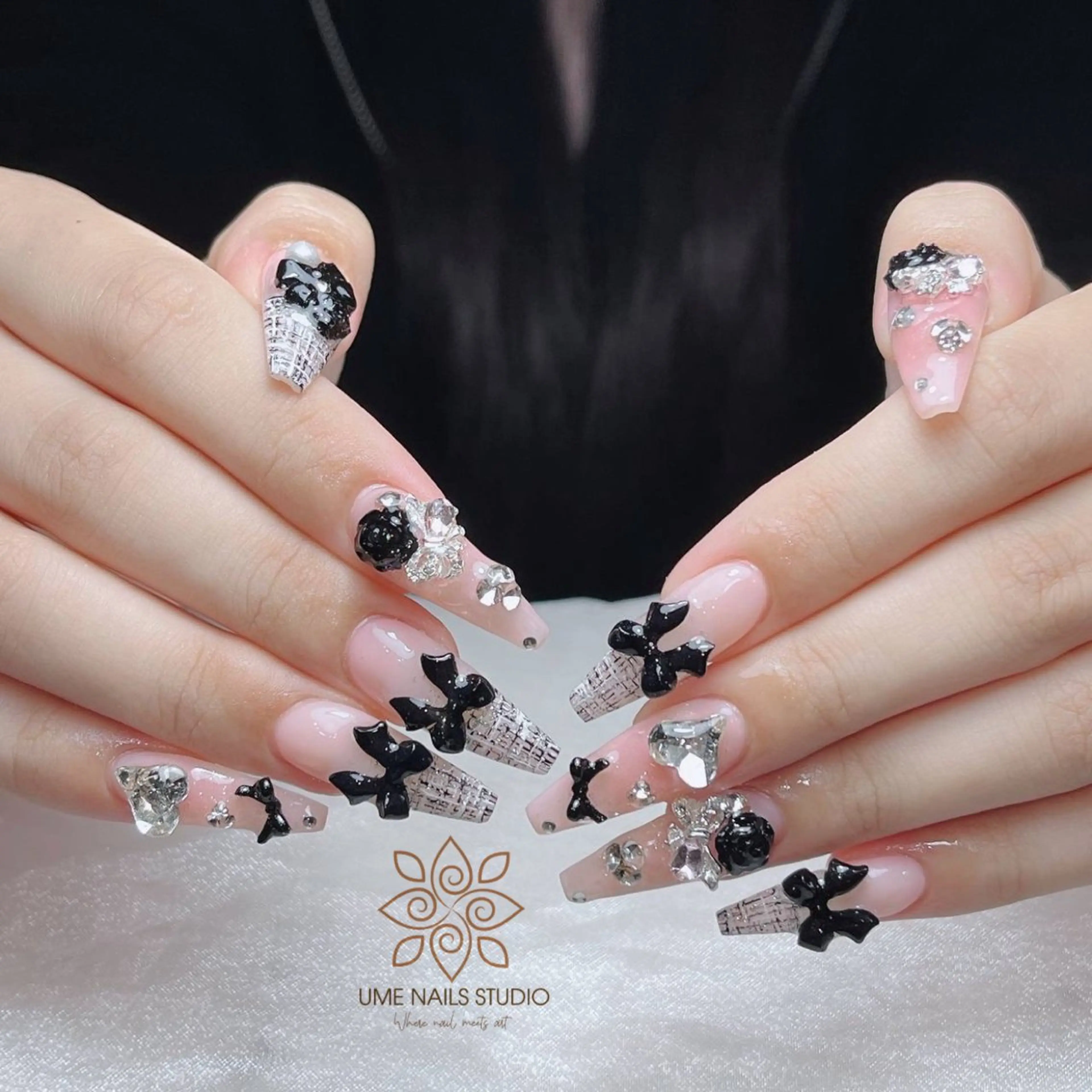 ネイル チークネイル クリアネイル ガーリー キラキラネイル 韓国ネイル ハンドネイル Ume Nail Studioのネイルデザイン