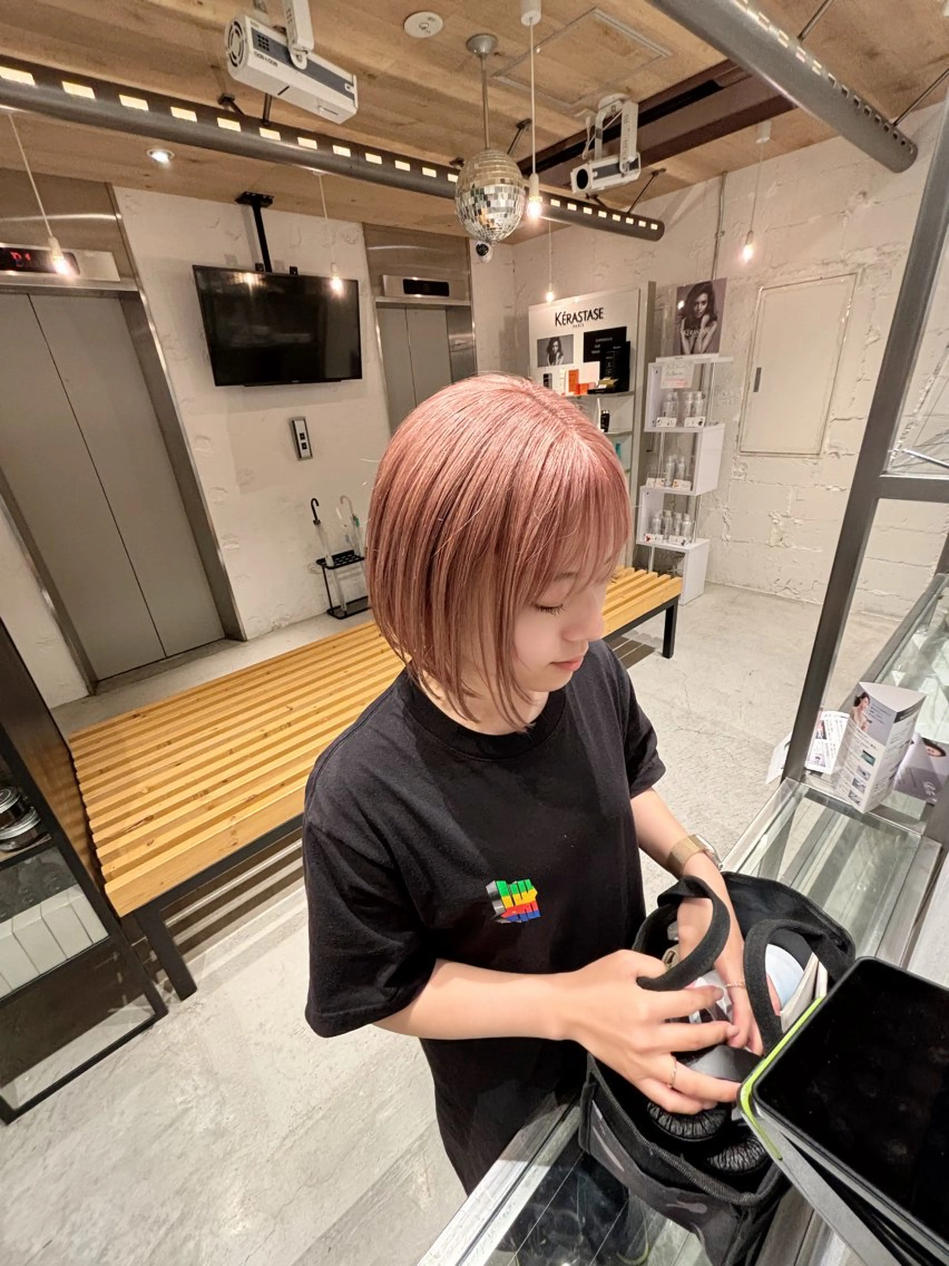 ショート カラー ピンクカラー 🌈難波🌈ベージュ カラー【ヒロム】のヘアスタイル