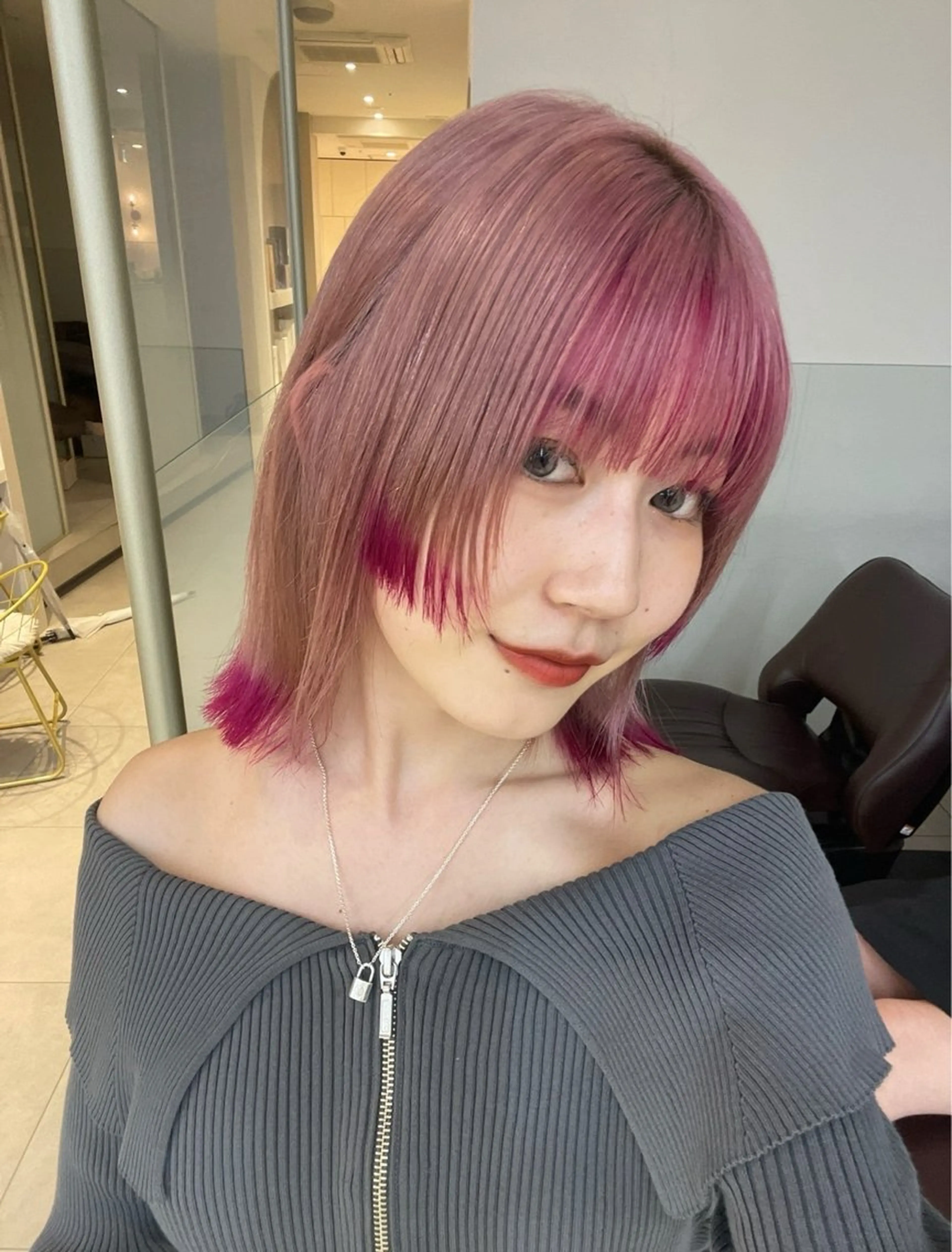 ミディアム カラー アッシュ アッシュブラウン ブリーチ ブラウンカラー ケアブリーチ ヘアカラー トリートメント ヘアセット レイヤー専門家 ダブルカラー修のヘアスタイル
