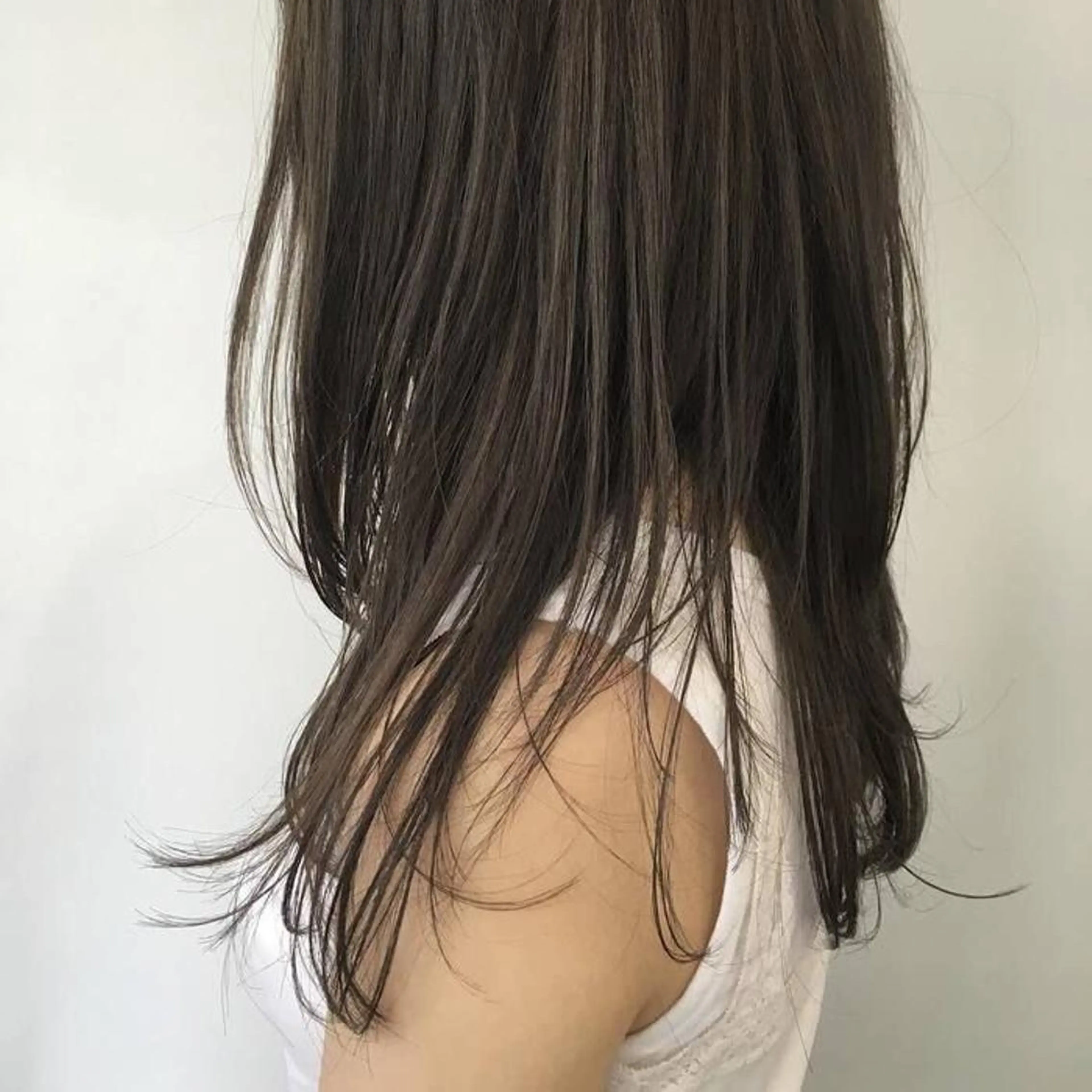 ロング 齋藤 智佳のヘアスタイル