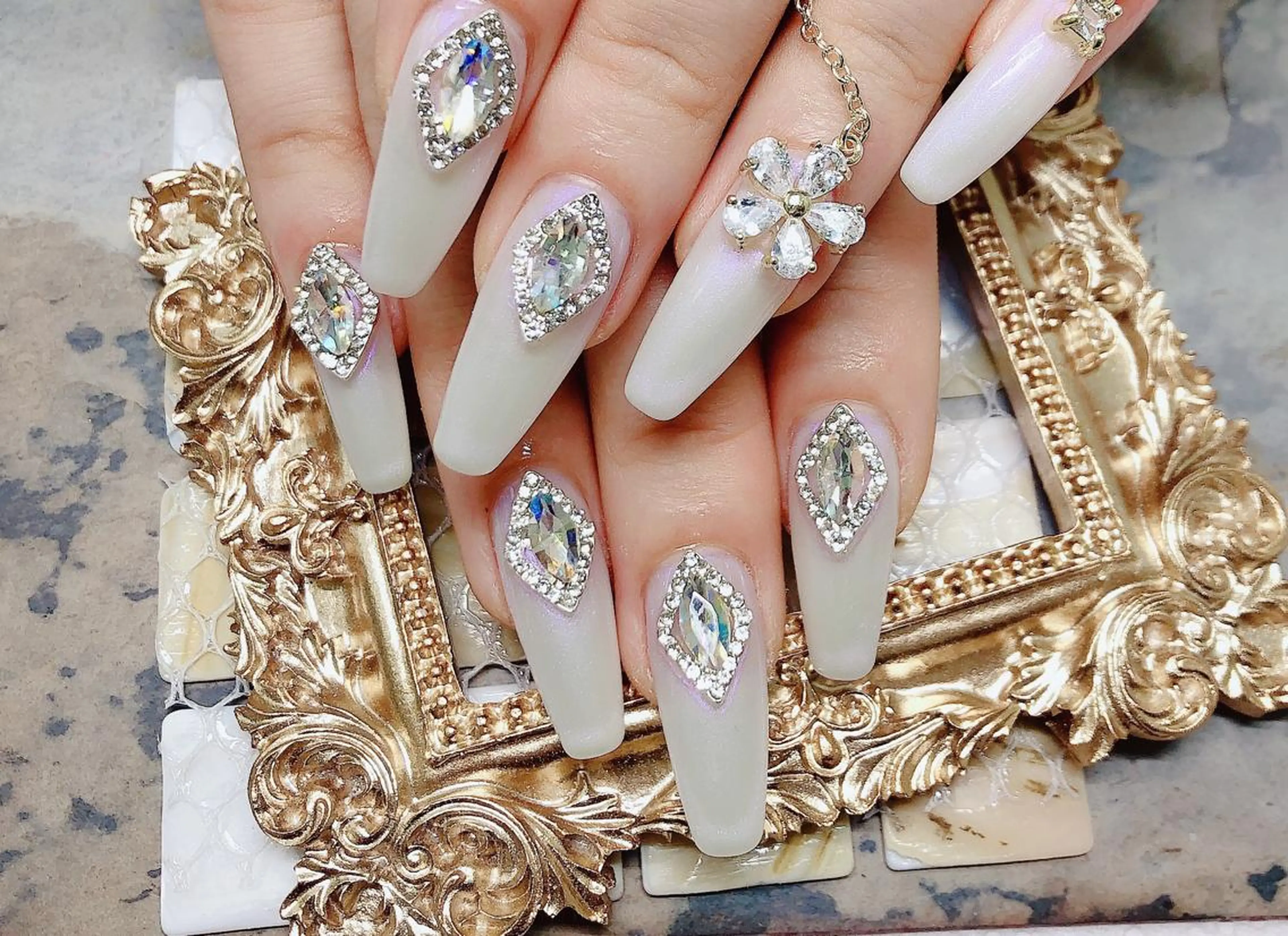 ネイル ハンドネイル マキ ネイルサロンのネイルデザイン