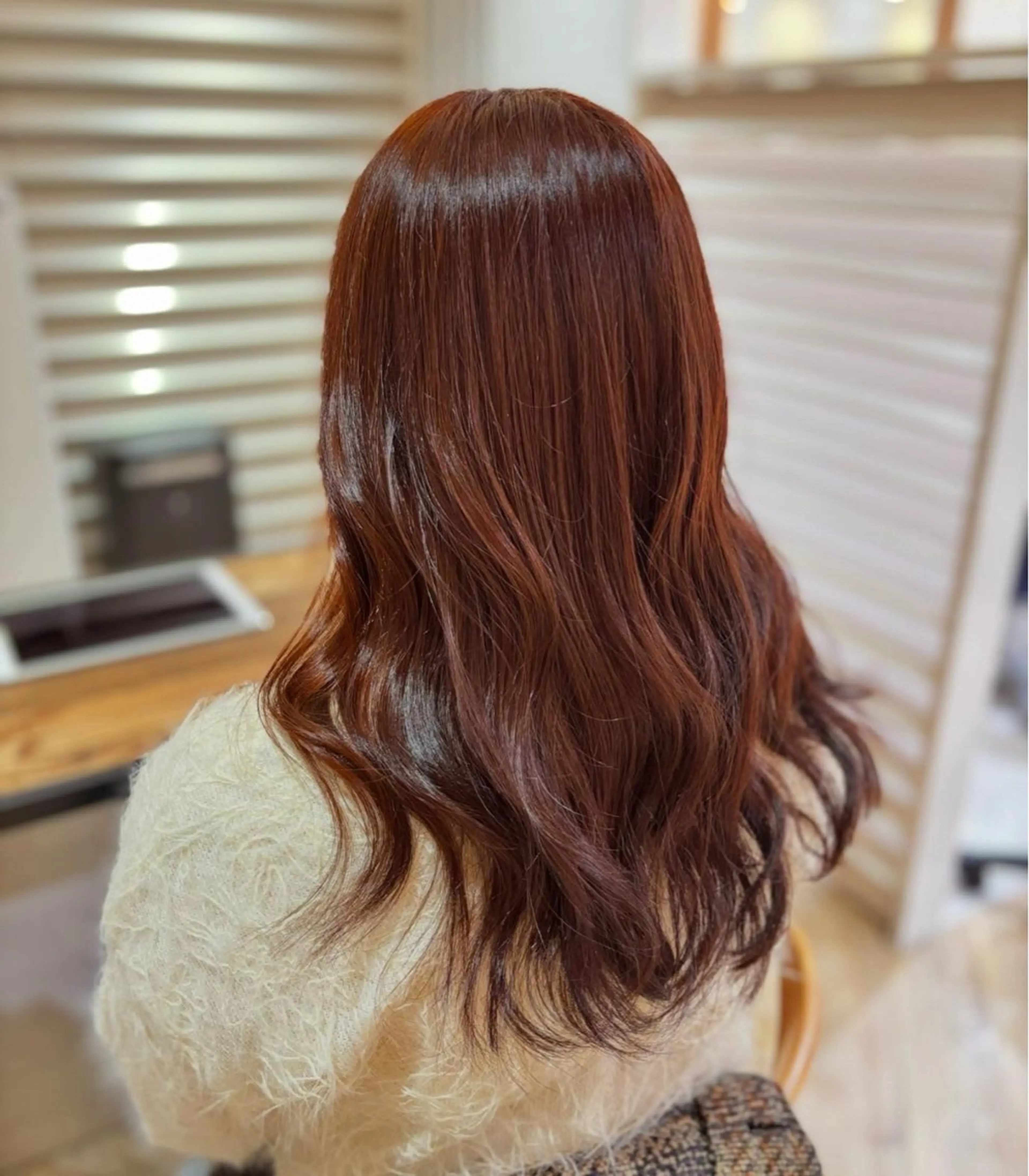 セミロング カラー SLASHスラッシュ 小西結奈のヘアスタイル