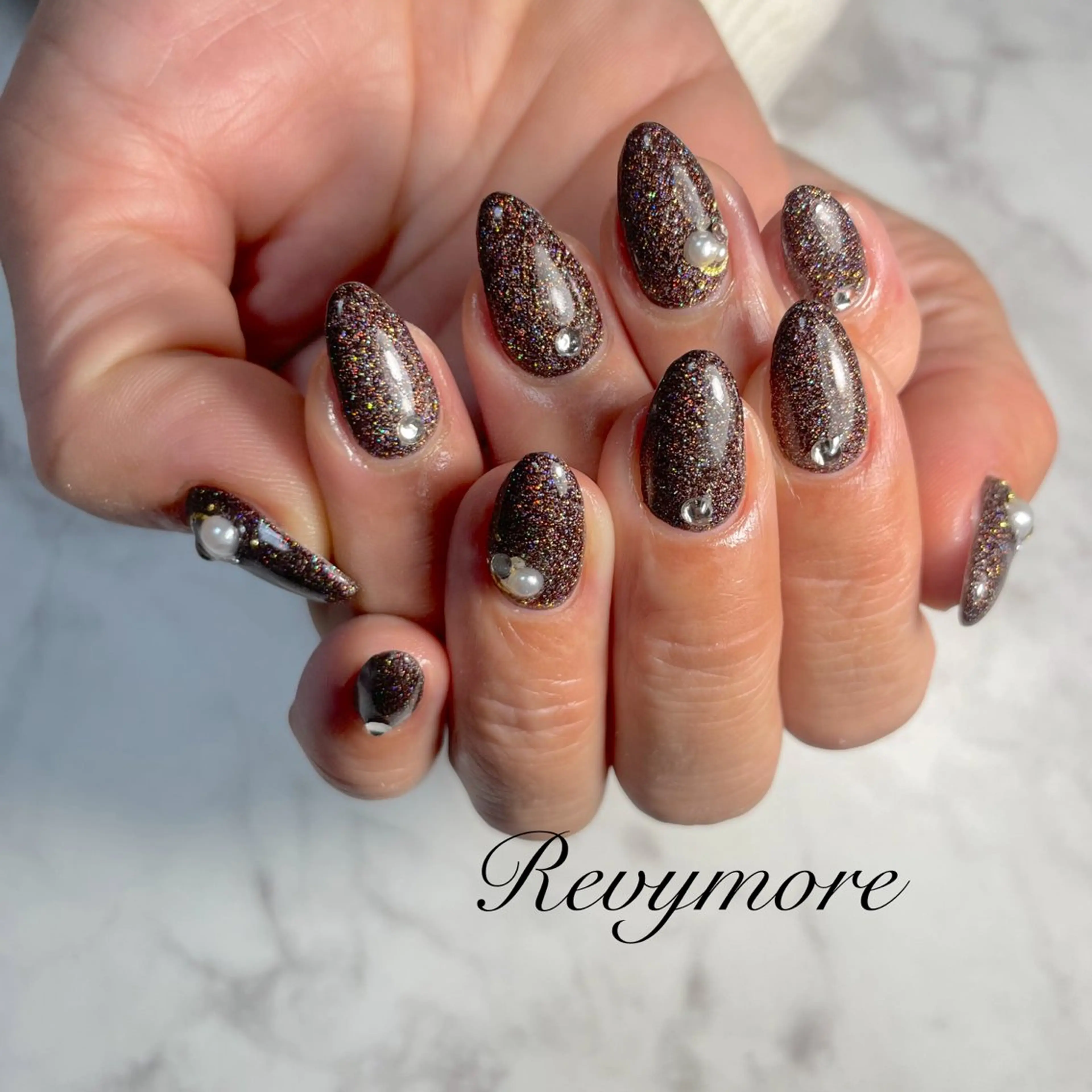 ネイル ブラウン ジェルネイル ラメ(グリッター) ニュアンスネイル オフィスネイル nail salon Revymore所属・nail salon Revymoreのネイルデザイン