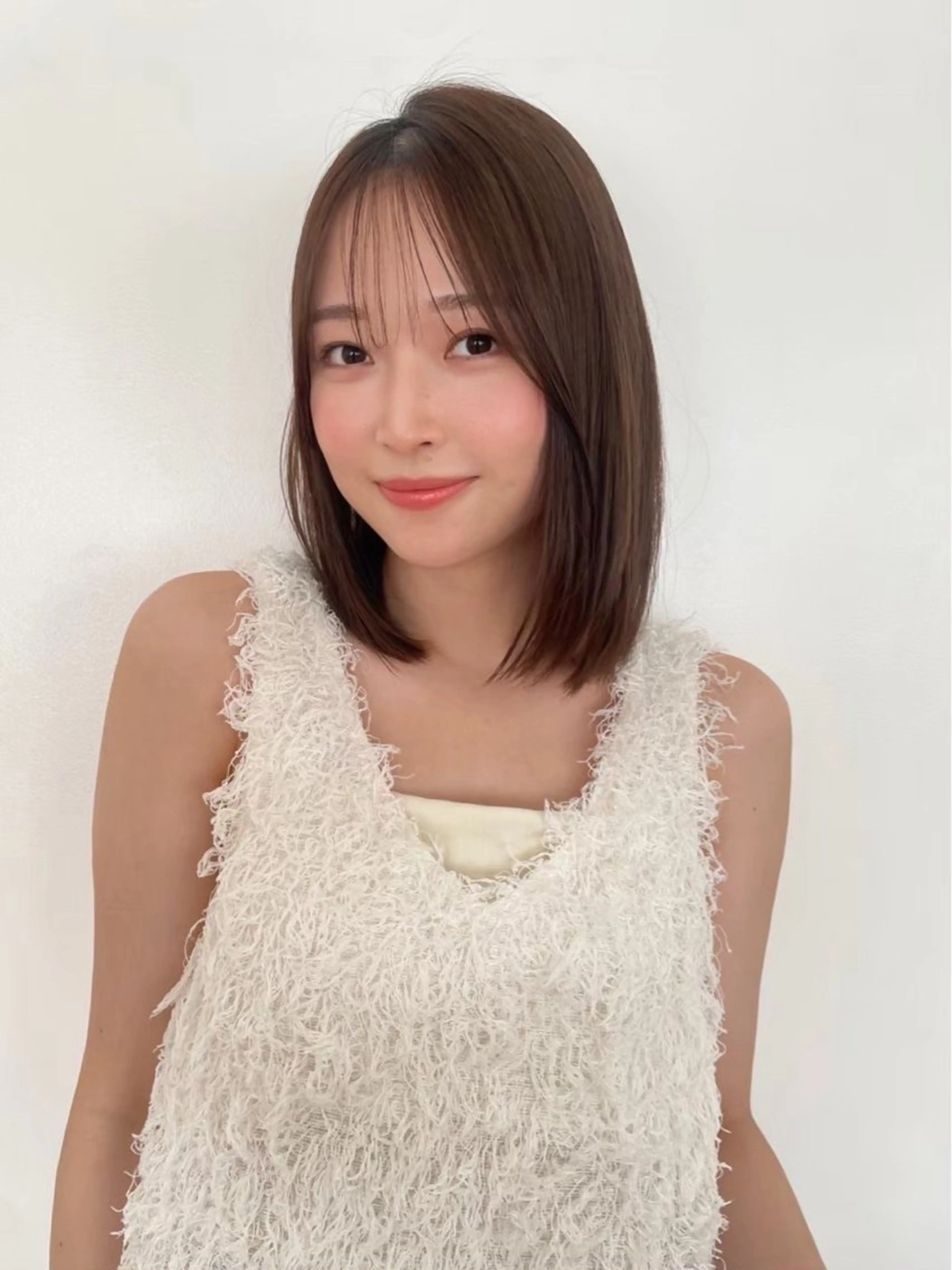 ミディアム カラー ヘアカラー Lisa／艶カラー ／レイヤーカット特化のヘアスタイル