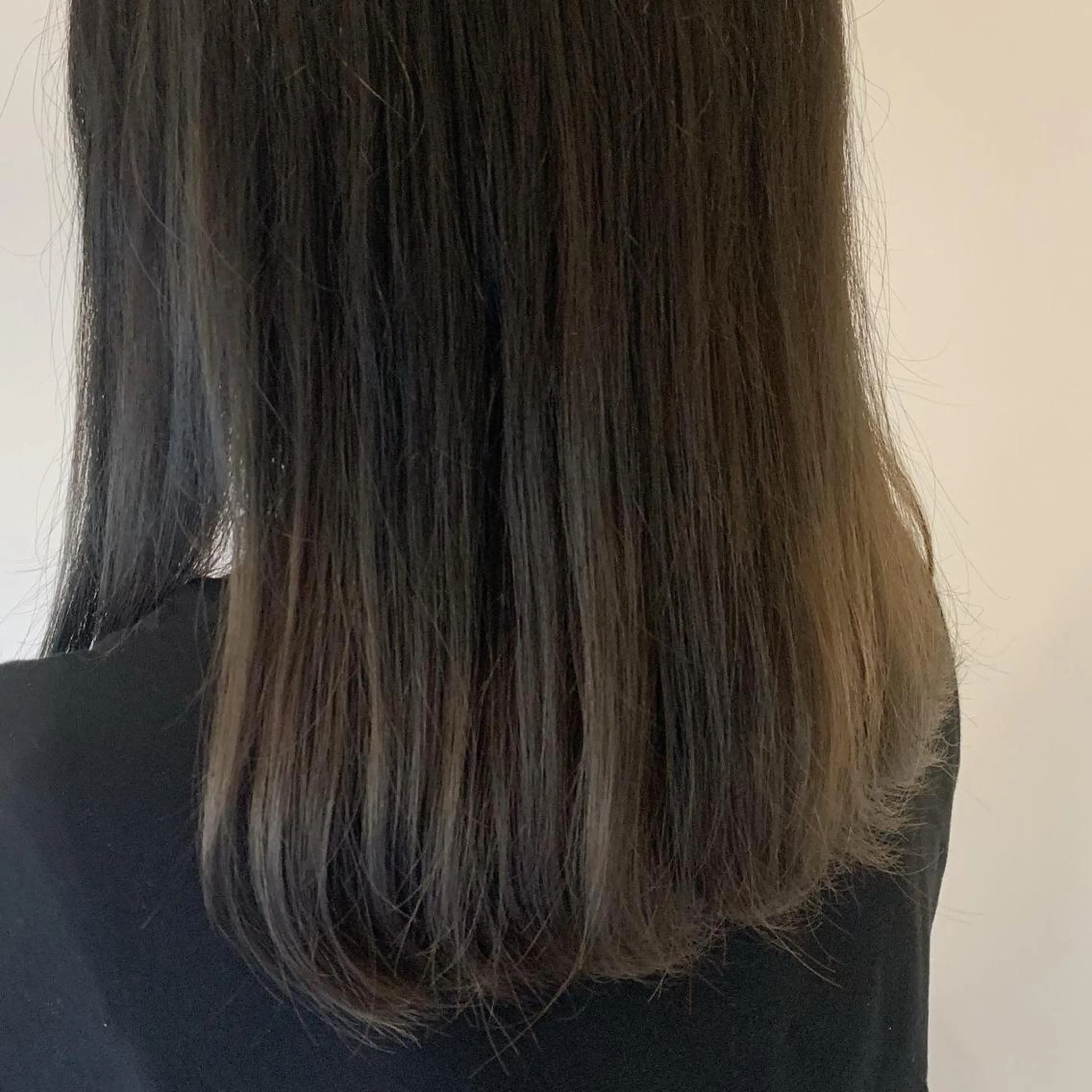 セミロング カラー 小森 衣純のヘアスタイル