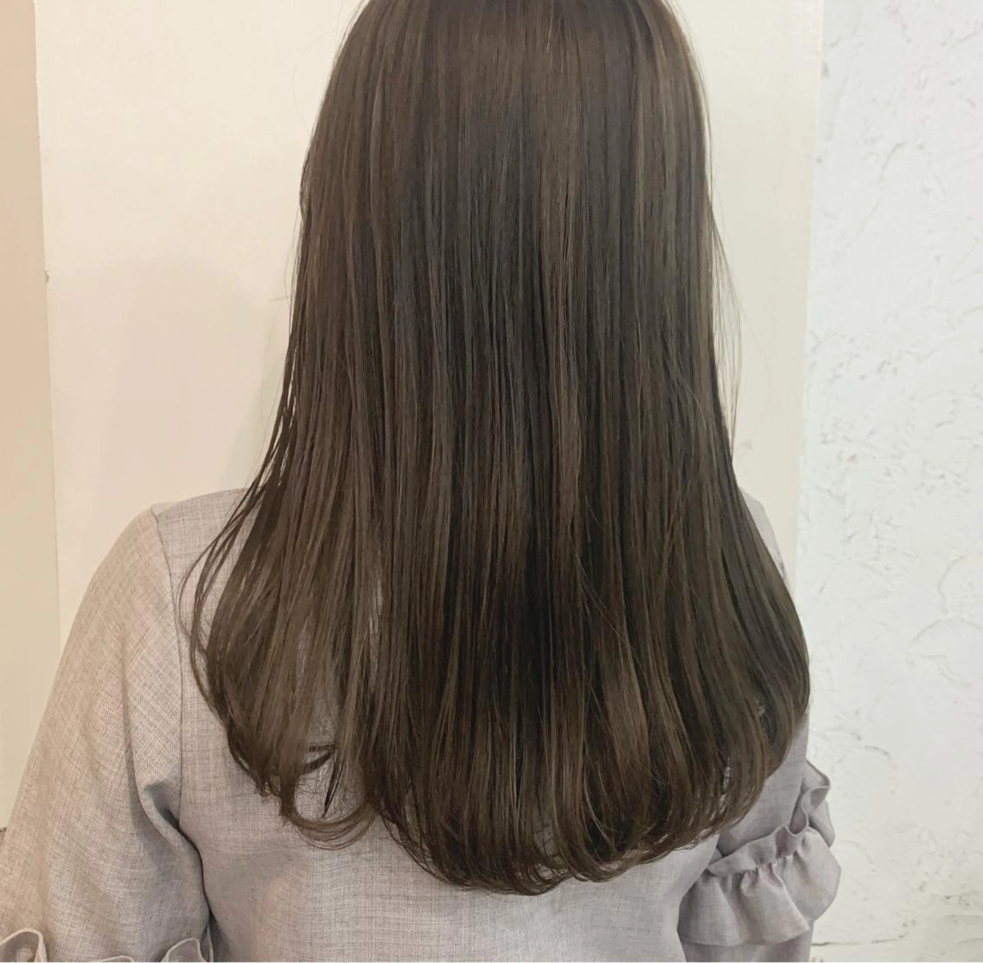 ロング カラー 透明感カラー グレージュ 渋谷ブリーチカラー 韓国ヘアyuikoのヘアスタイル